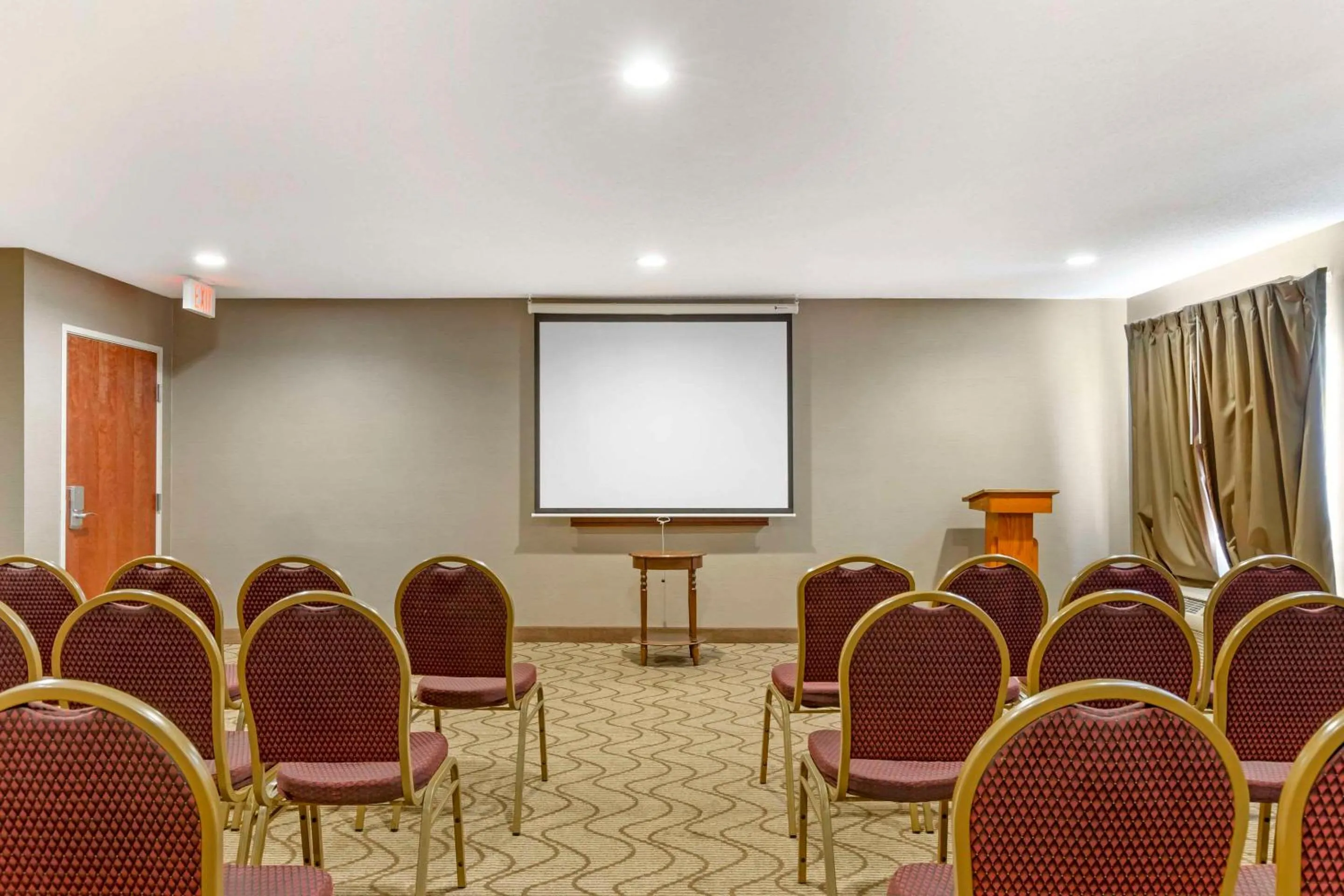 Meeting/conference room in Quality Inn Raleigh Downtown