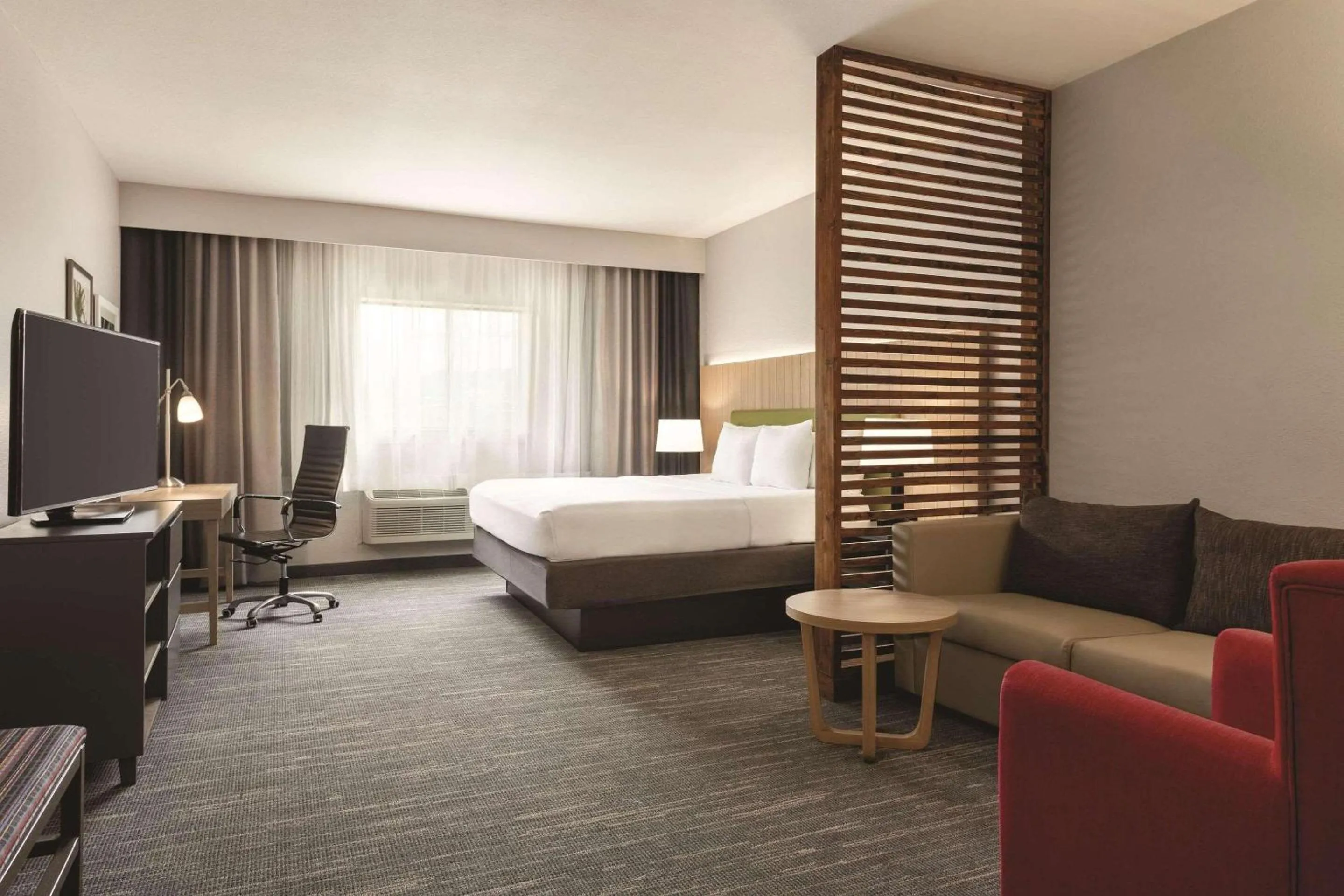 Bedroom, Bed in Country Inn & Suites by Radisson, Byram-Jackson South, MS