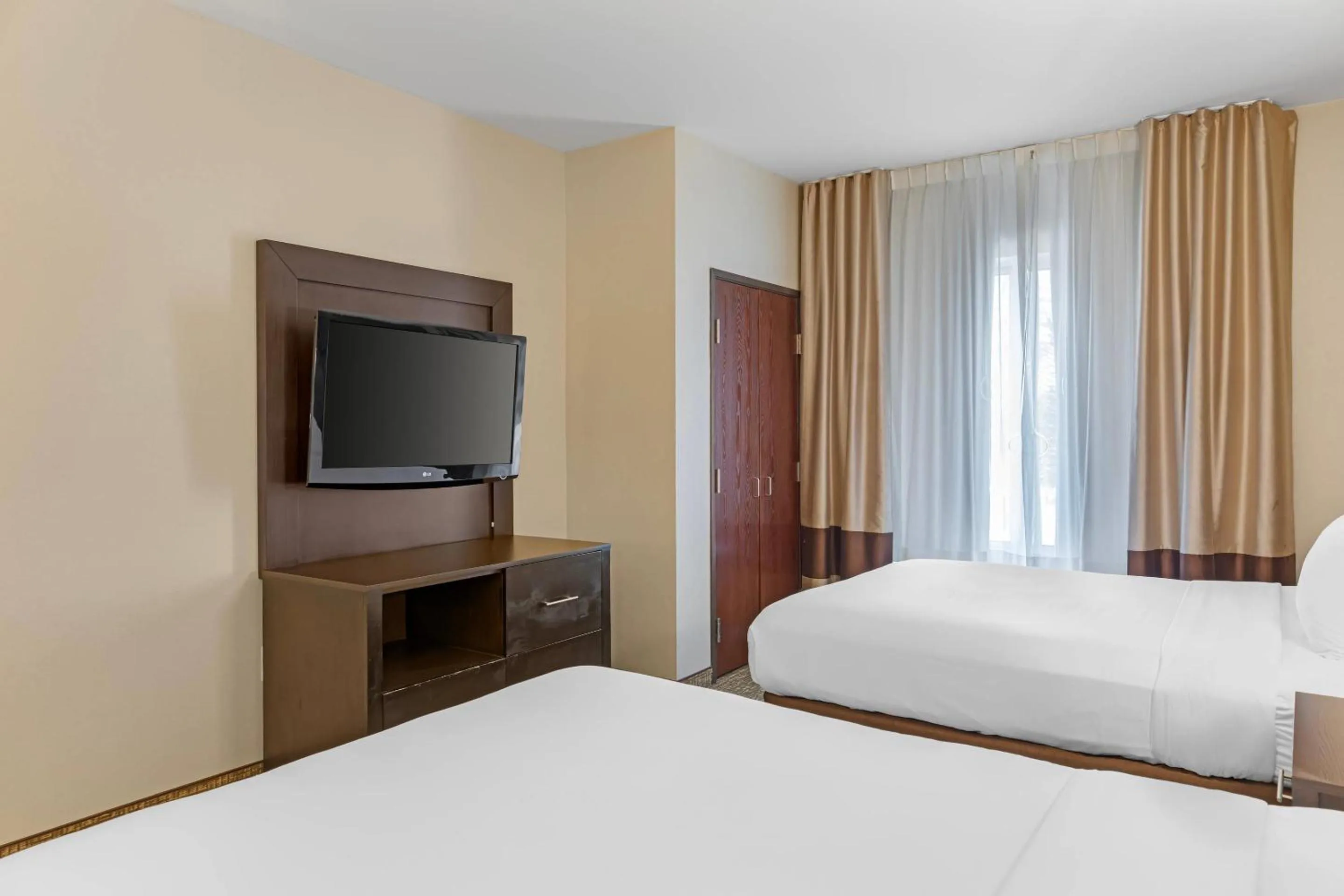 Bedroom, Bed in Comfort Suites Ontario Airport Convention Center