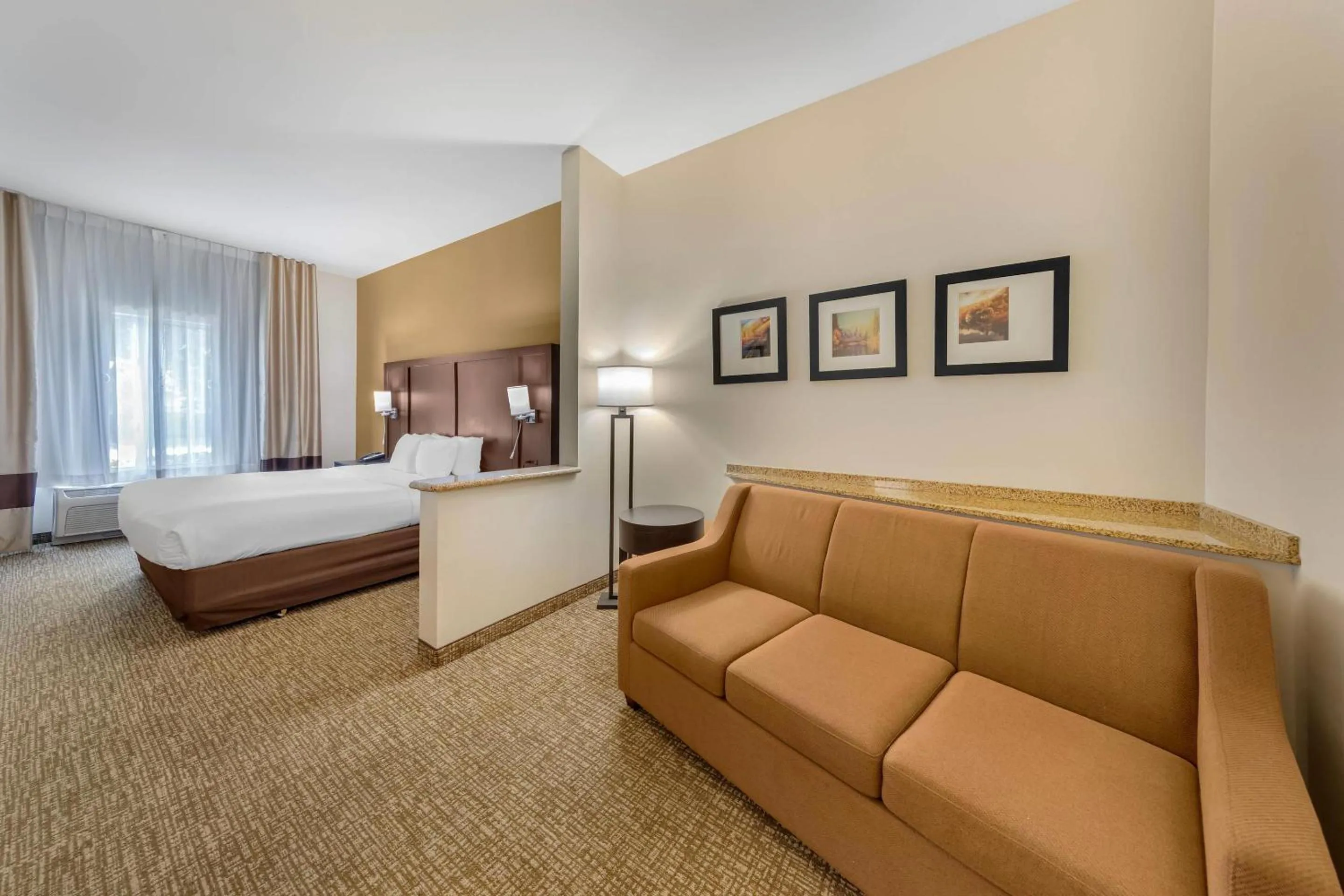 Bedroom, Bed in Comfort Suites Ontario Airport Convention Center
