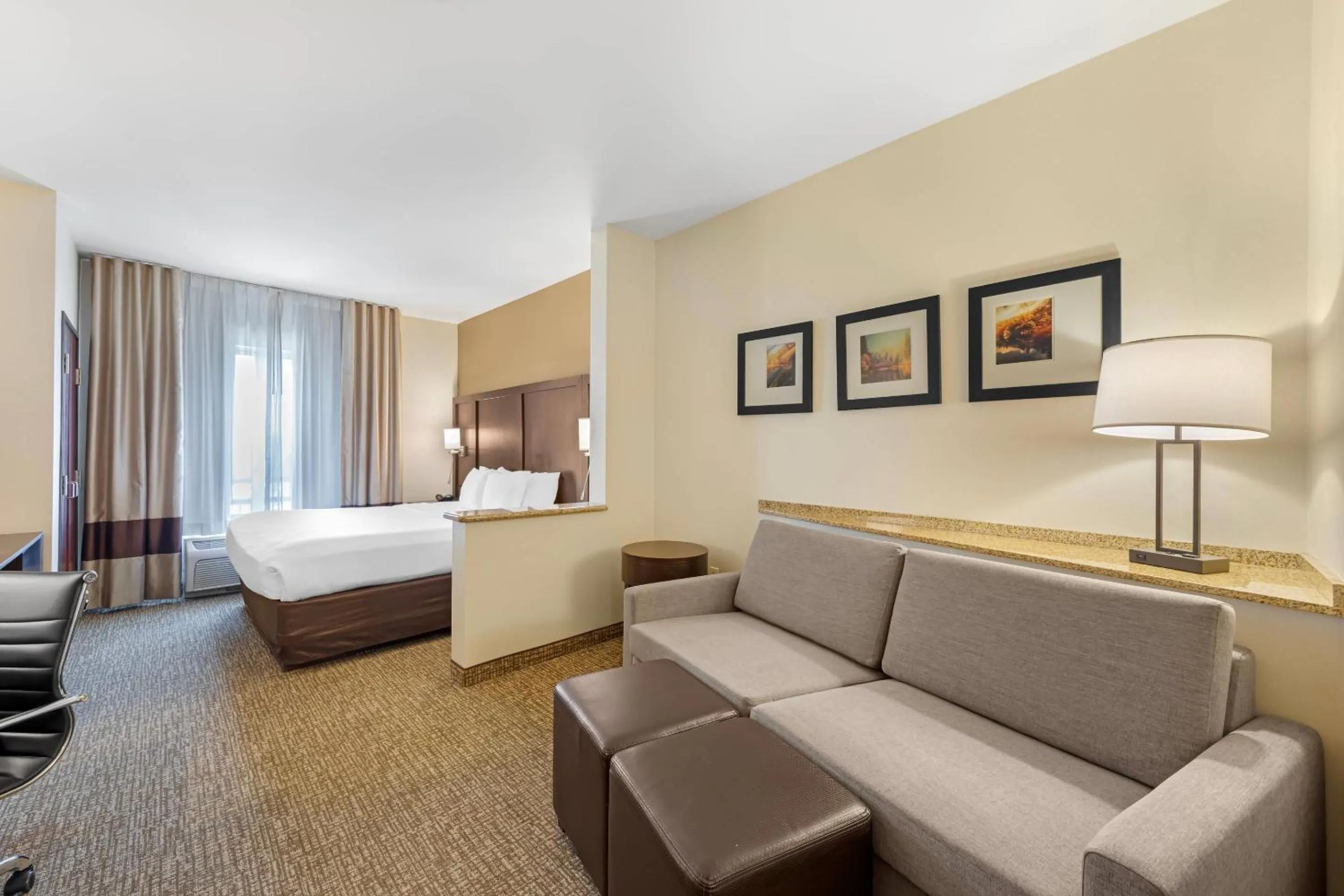 Bedroom, Bed in Comfort Suites Ontario Airport Convention Center