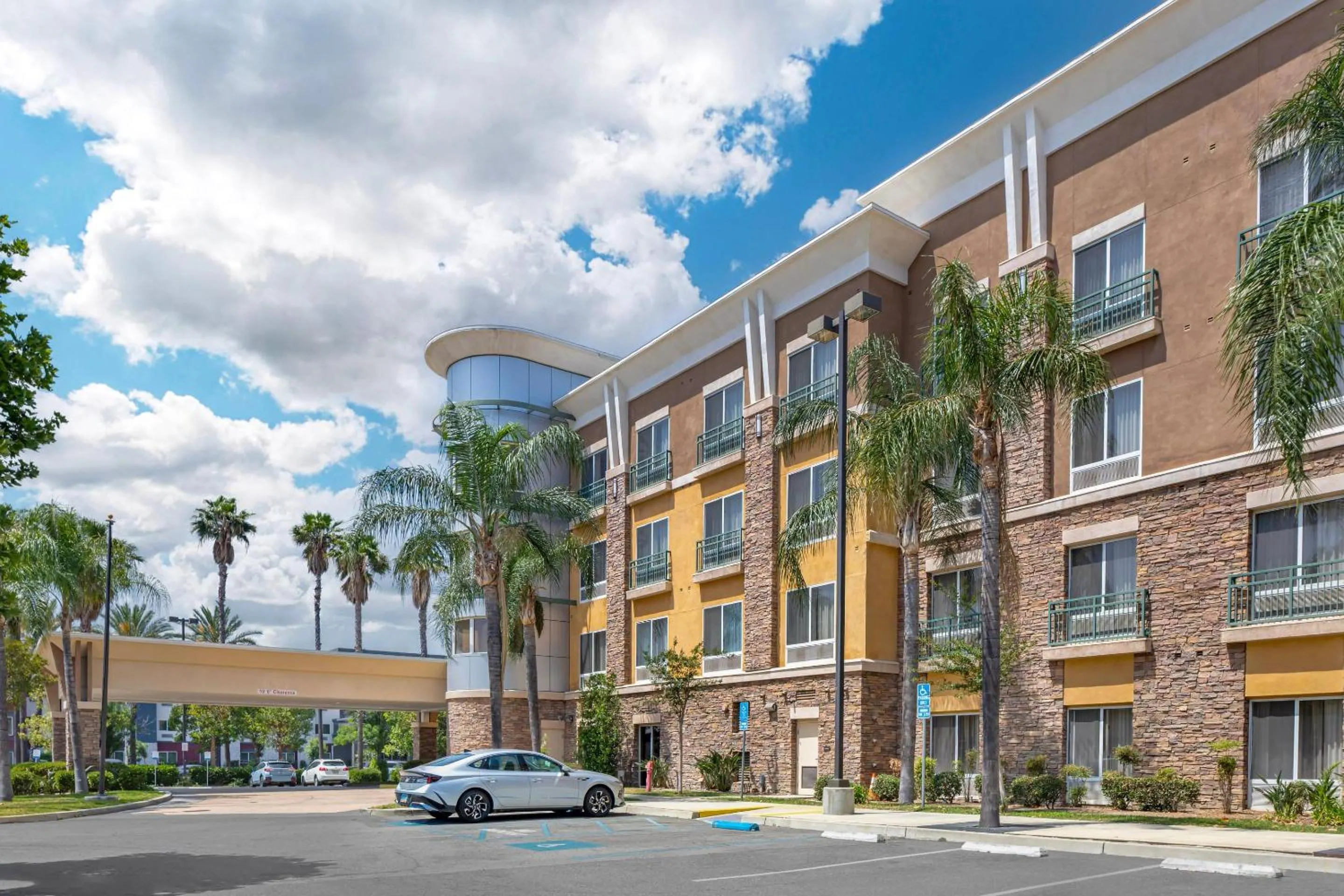 Property building in Comfort Suites Ontario Airport Convention Center