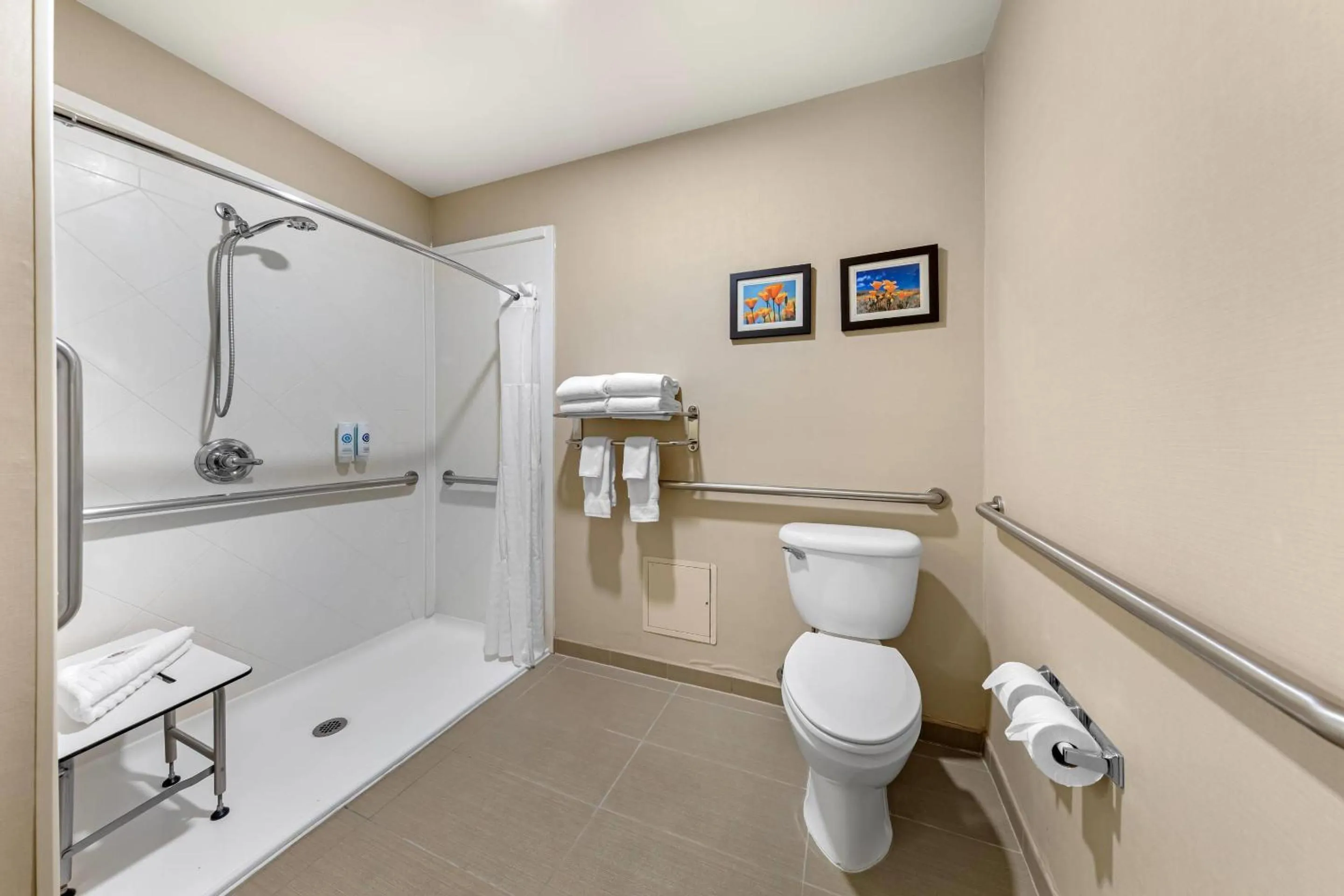 Bedroom in Comfort Suites Ontario Airport Convention Center