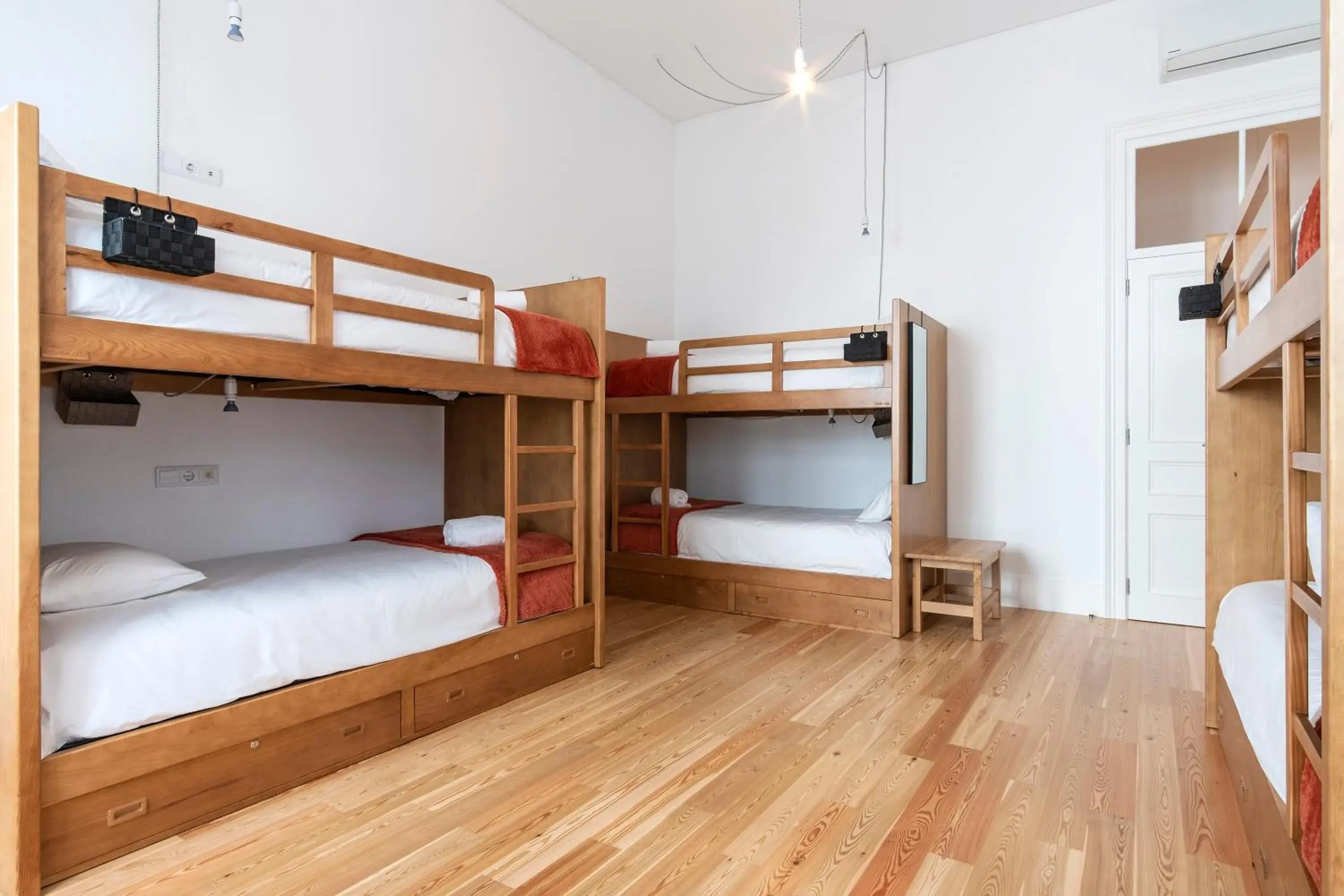 Single Bed in Mixed Dormitory Room in Pé Direito Single Bed in Mixed Dormitory Room in Pé Direito