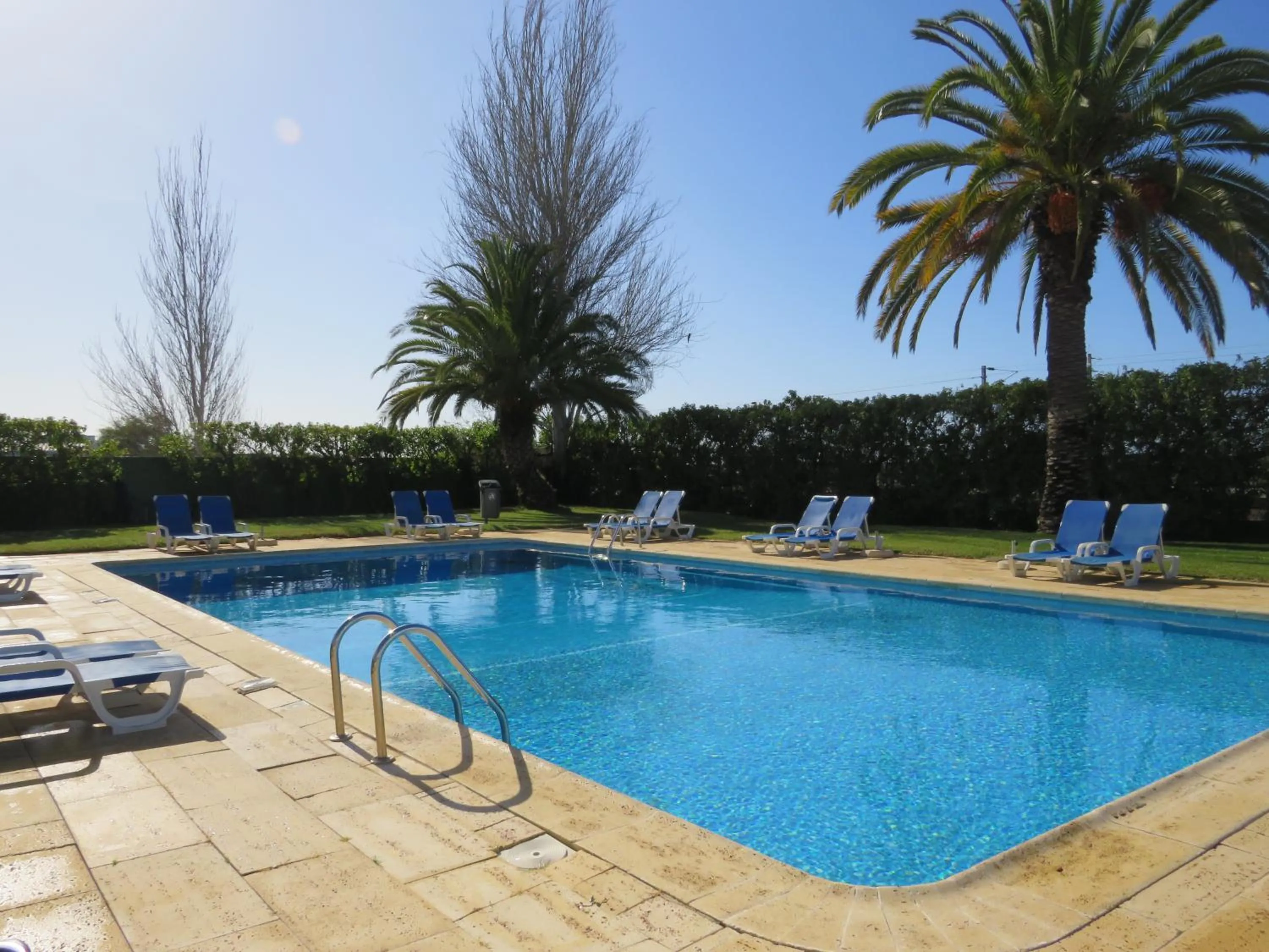 Swimming pool in Hotel ibis Faro Algarve