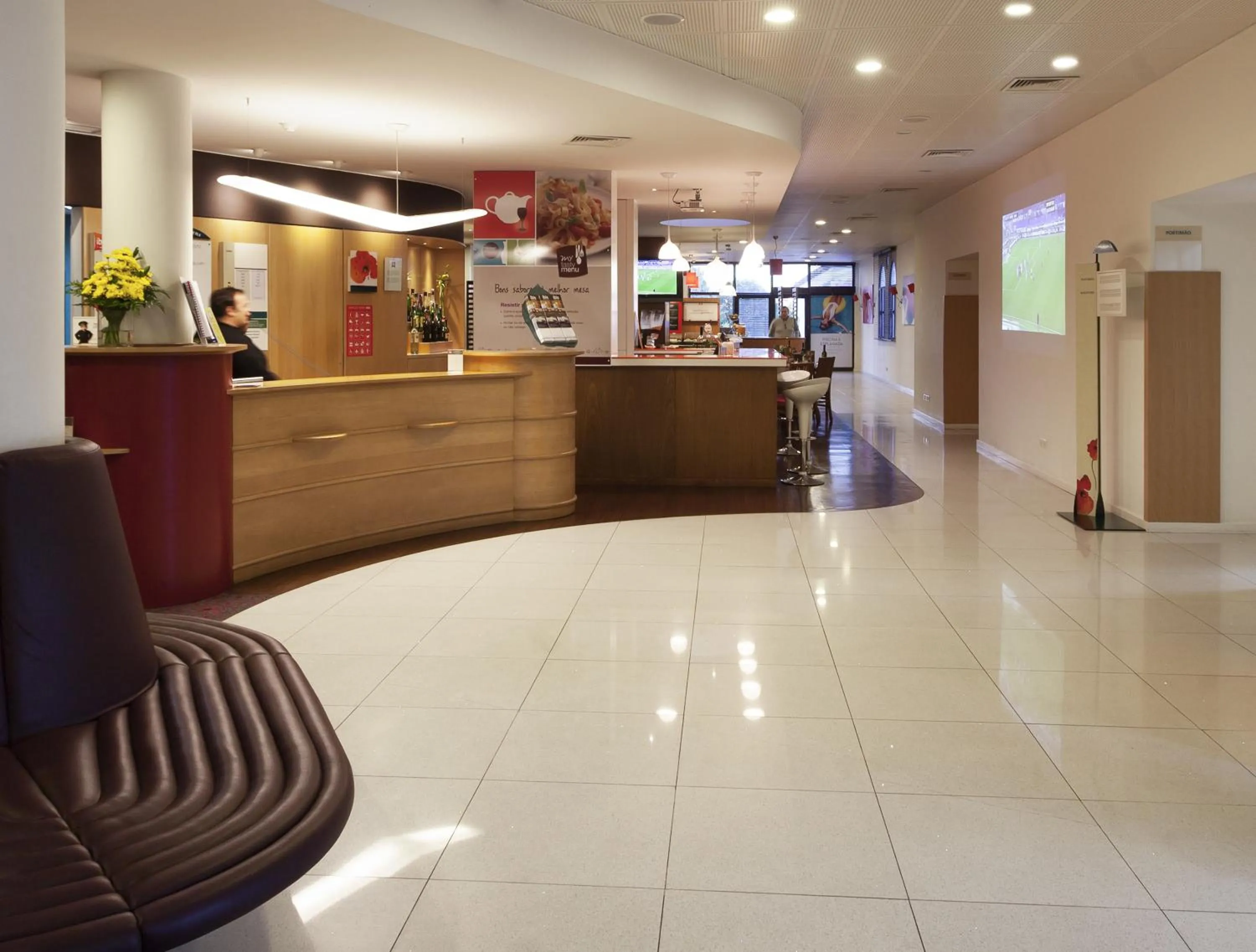 Lobby or reception in Hotel ibis Faro Algarve