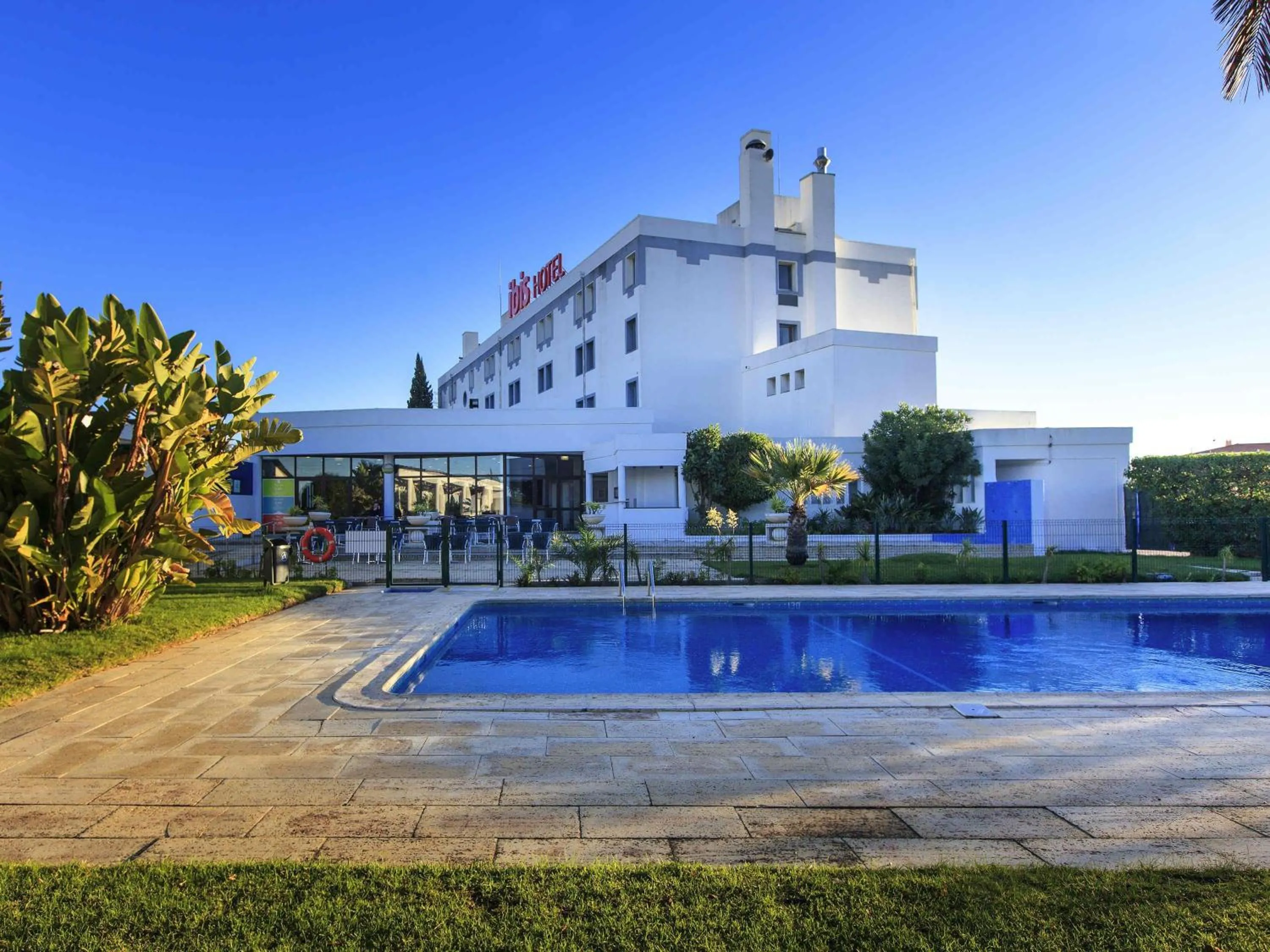Property building in Hotel ibis Faro Algarve