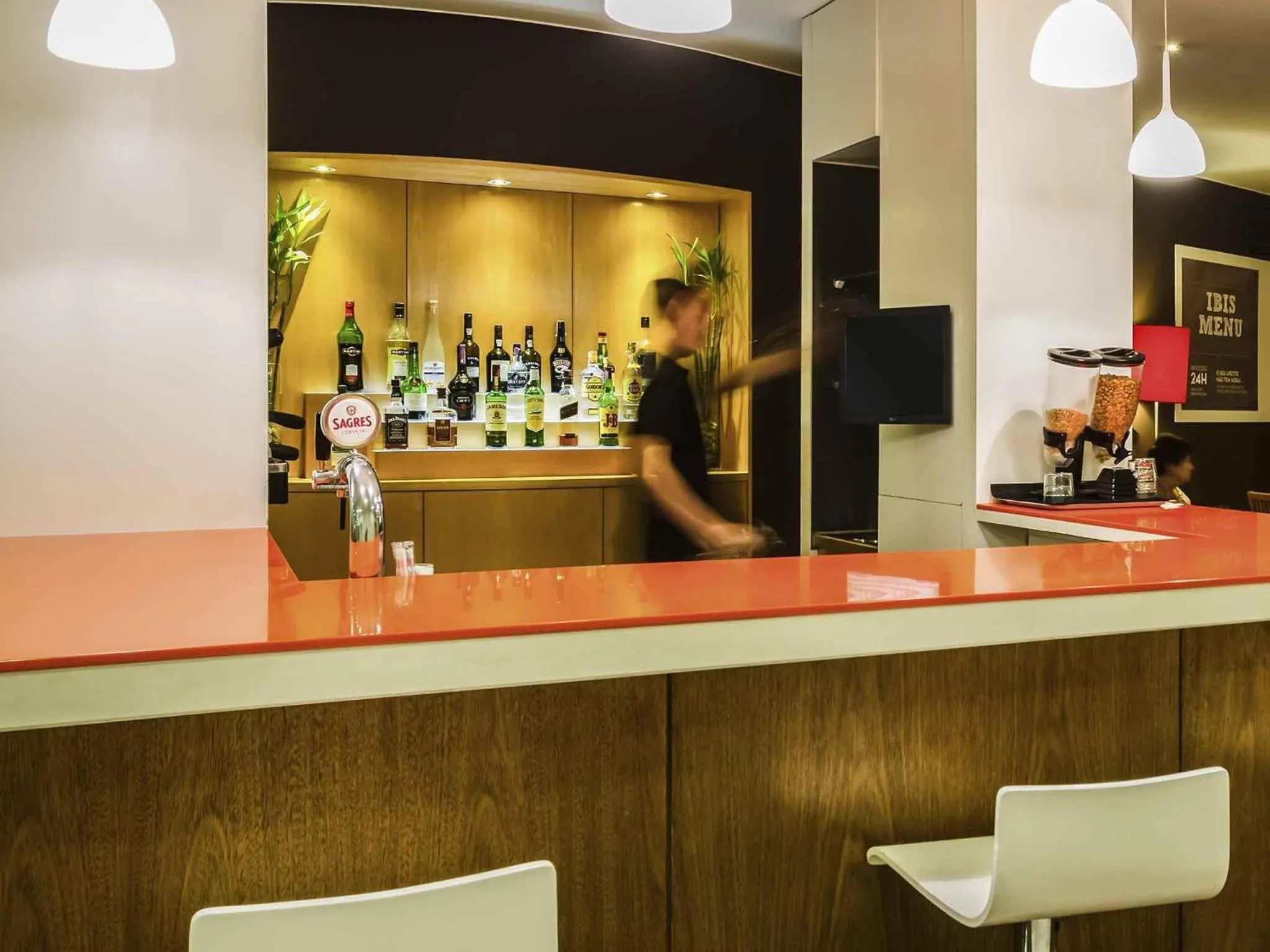 Lounge or bar in Hotel ibis Faro Algarve
