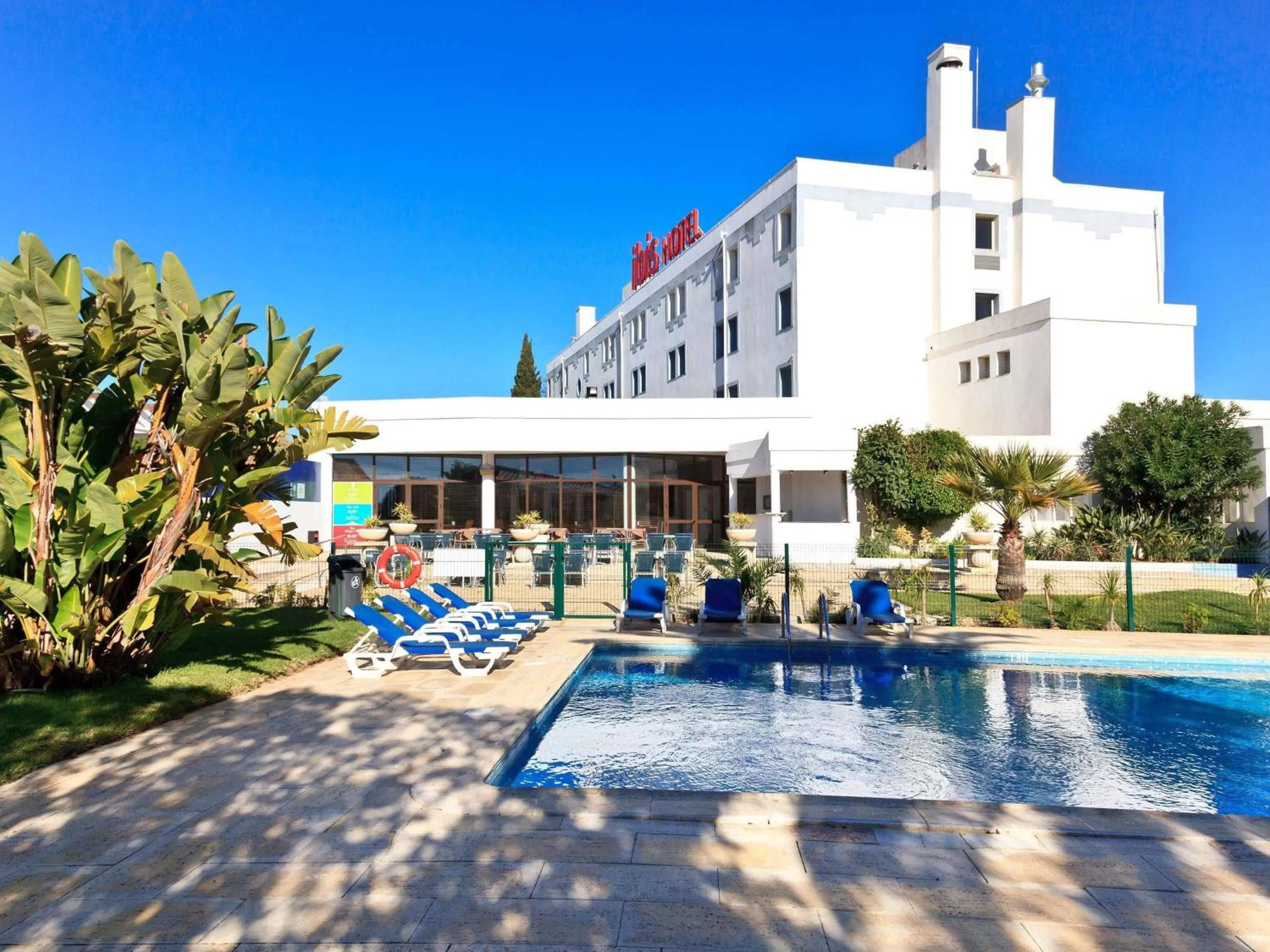Property building in Hotel ibis Faro Algarve
