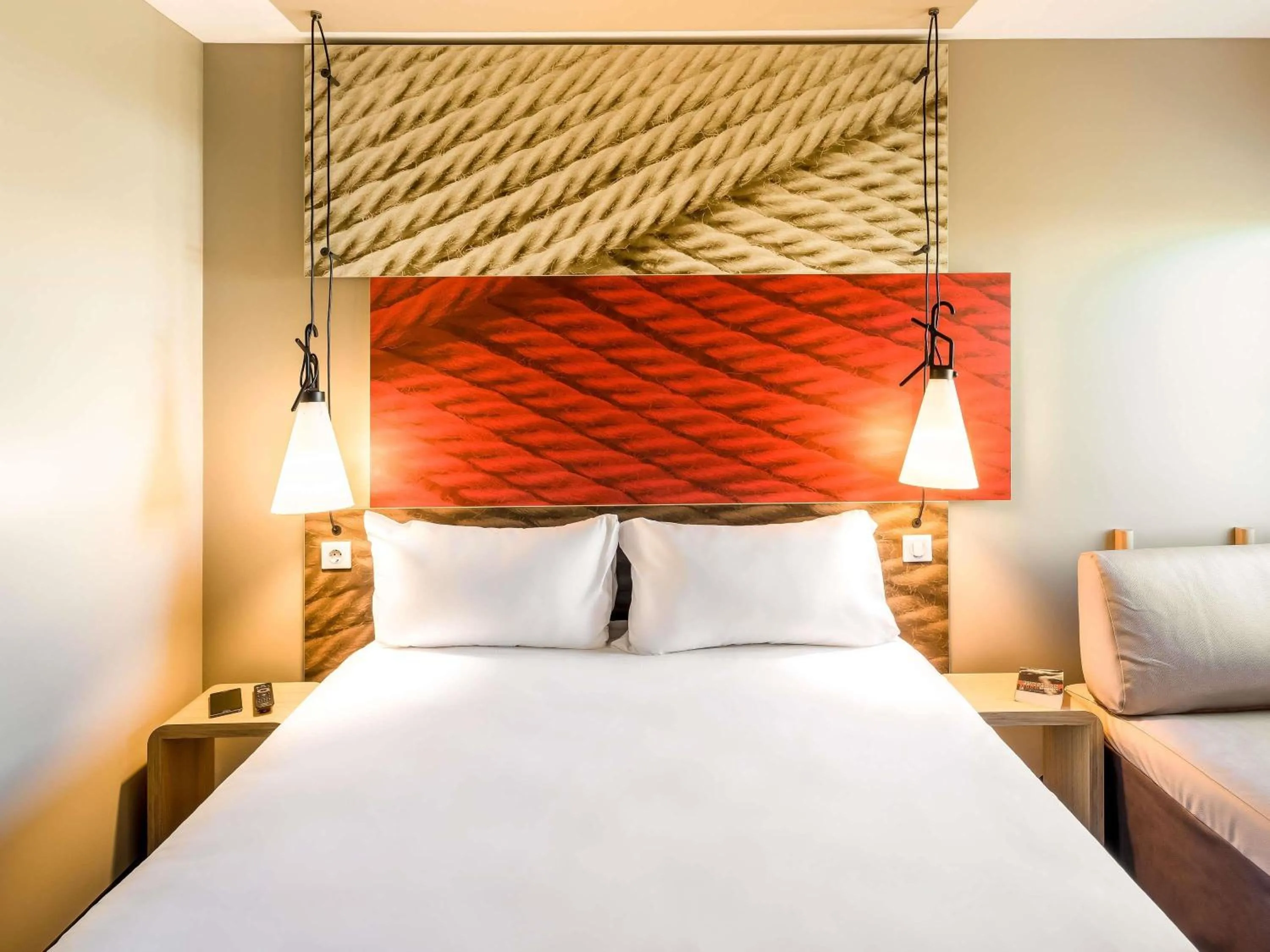 Property building, Bed in Hotel ibis Faro Algarve