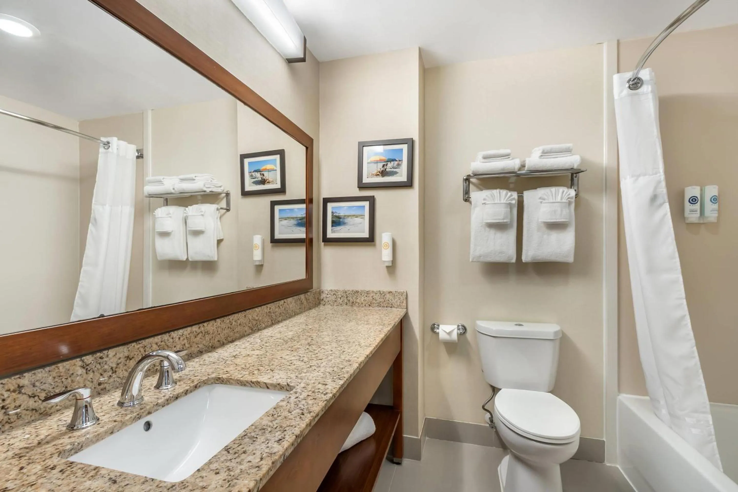 Bedroom in Comfort Suites Myrtle Beach Central