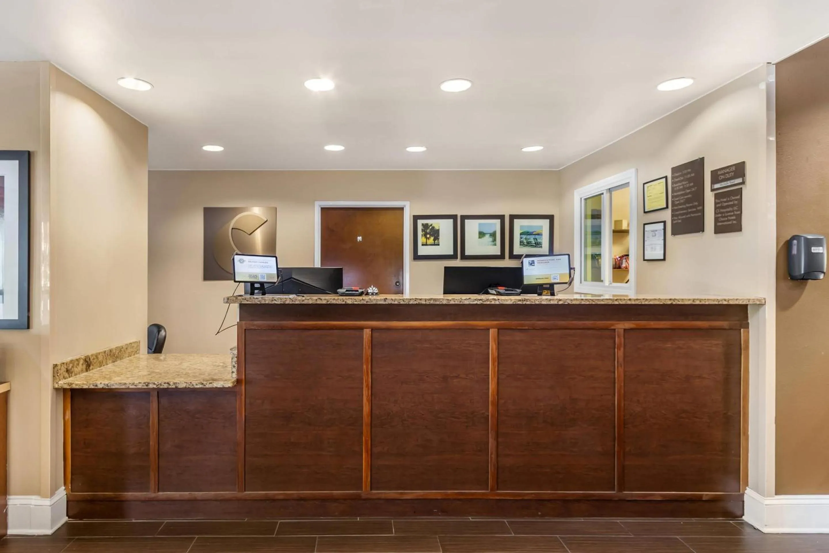Lobby or reception in Comfort Suites Myrtle Beach Central