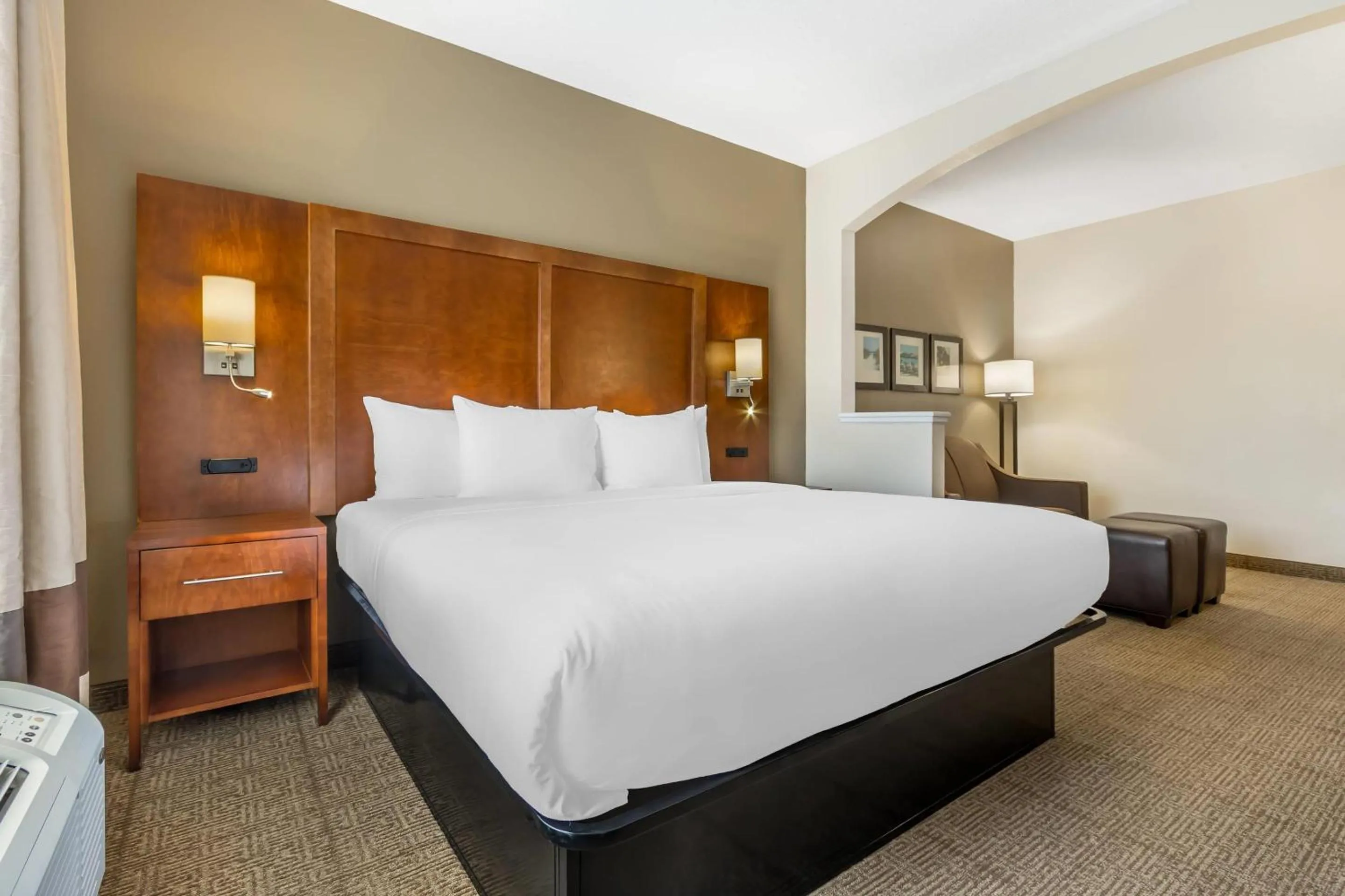 Bedroom, Bed in Comfort Suites Myrtle Beach Central