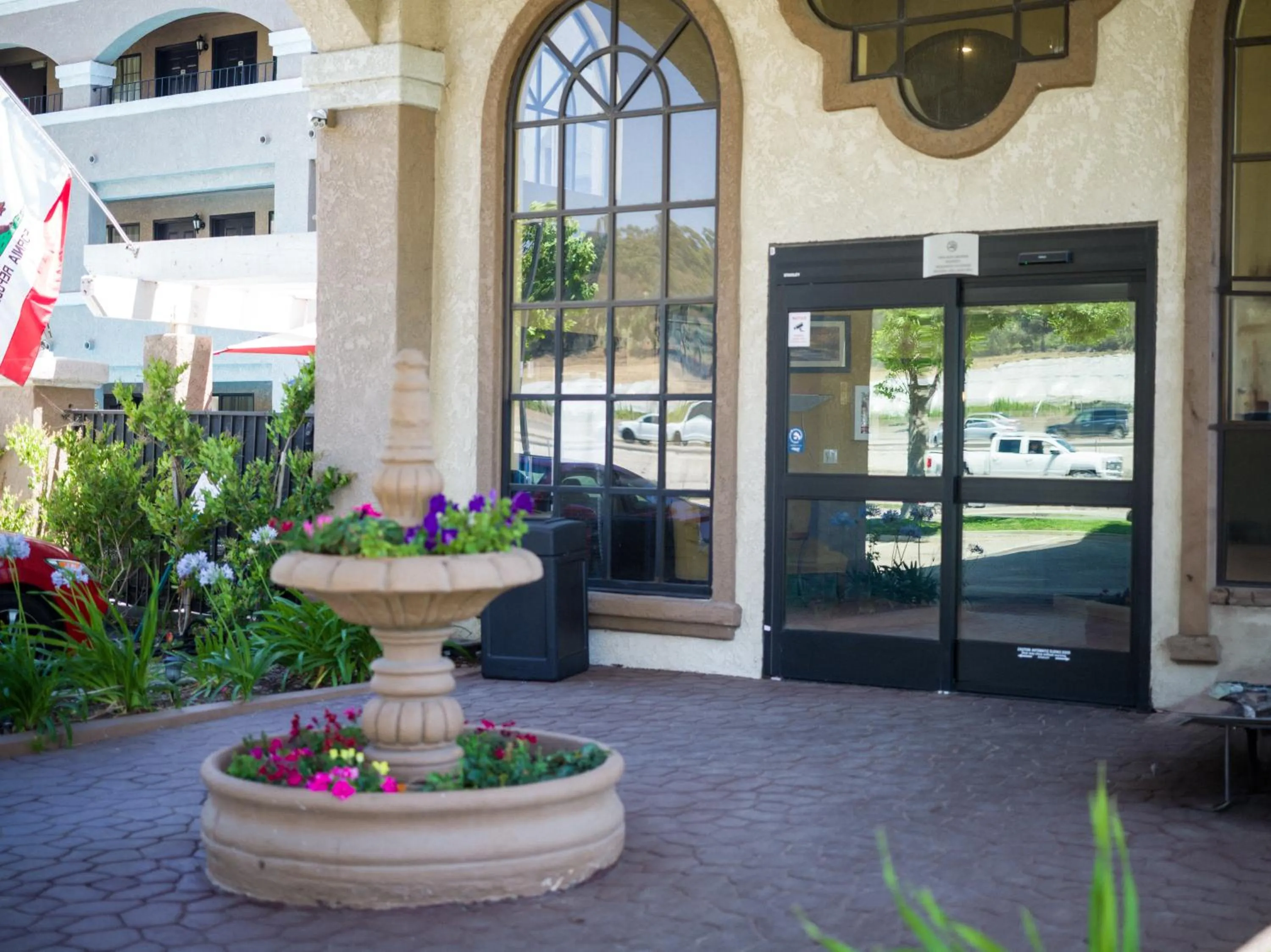 Property building in Quality Inn & Suites Camarillo-Oxnard
