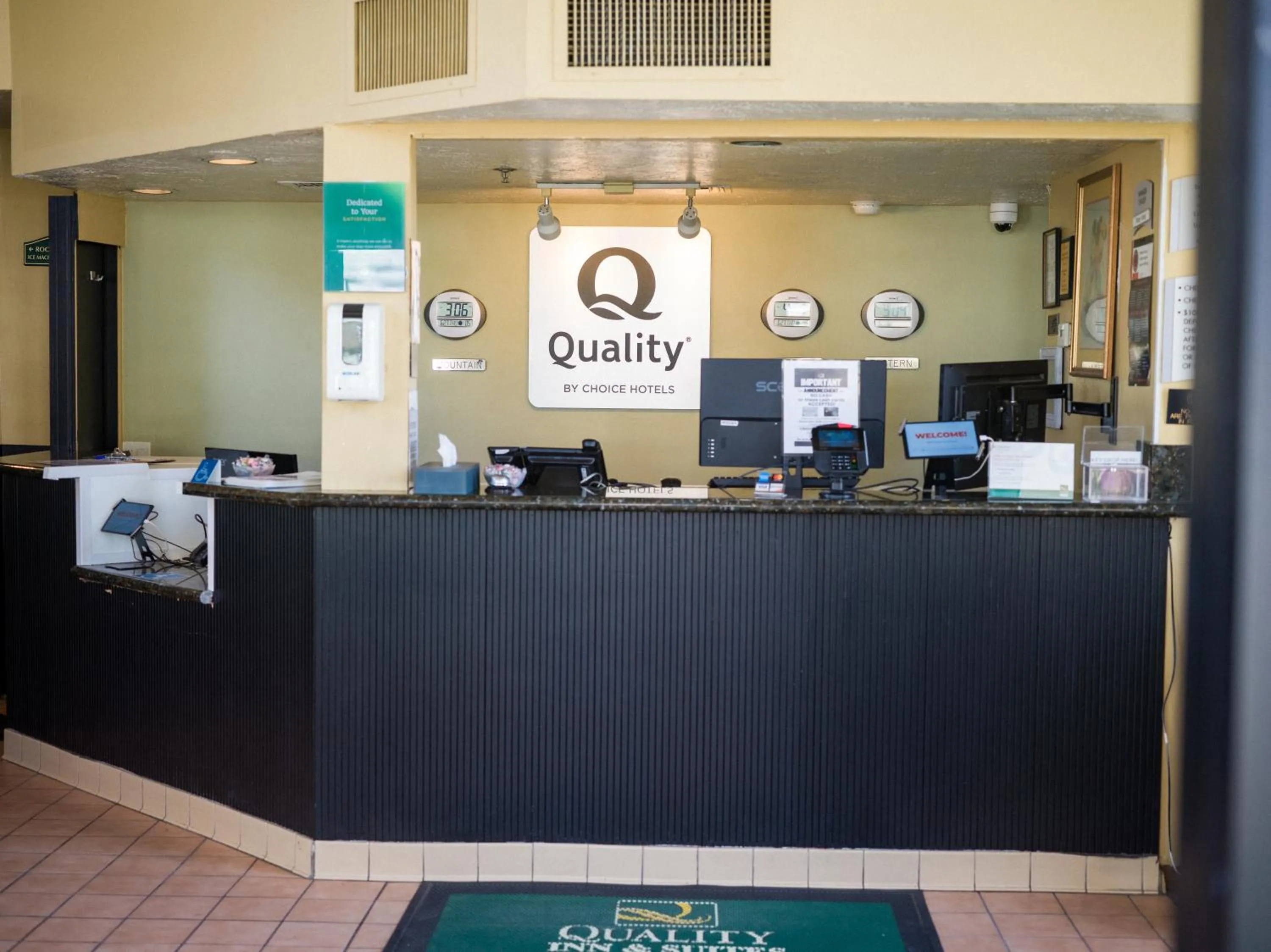 Lobby or reception in Quality Inn & Suites Camarillo-Oxnard