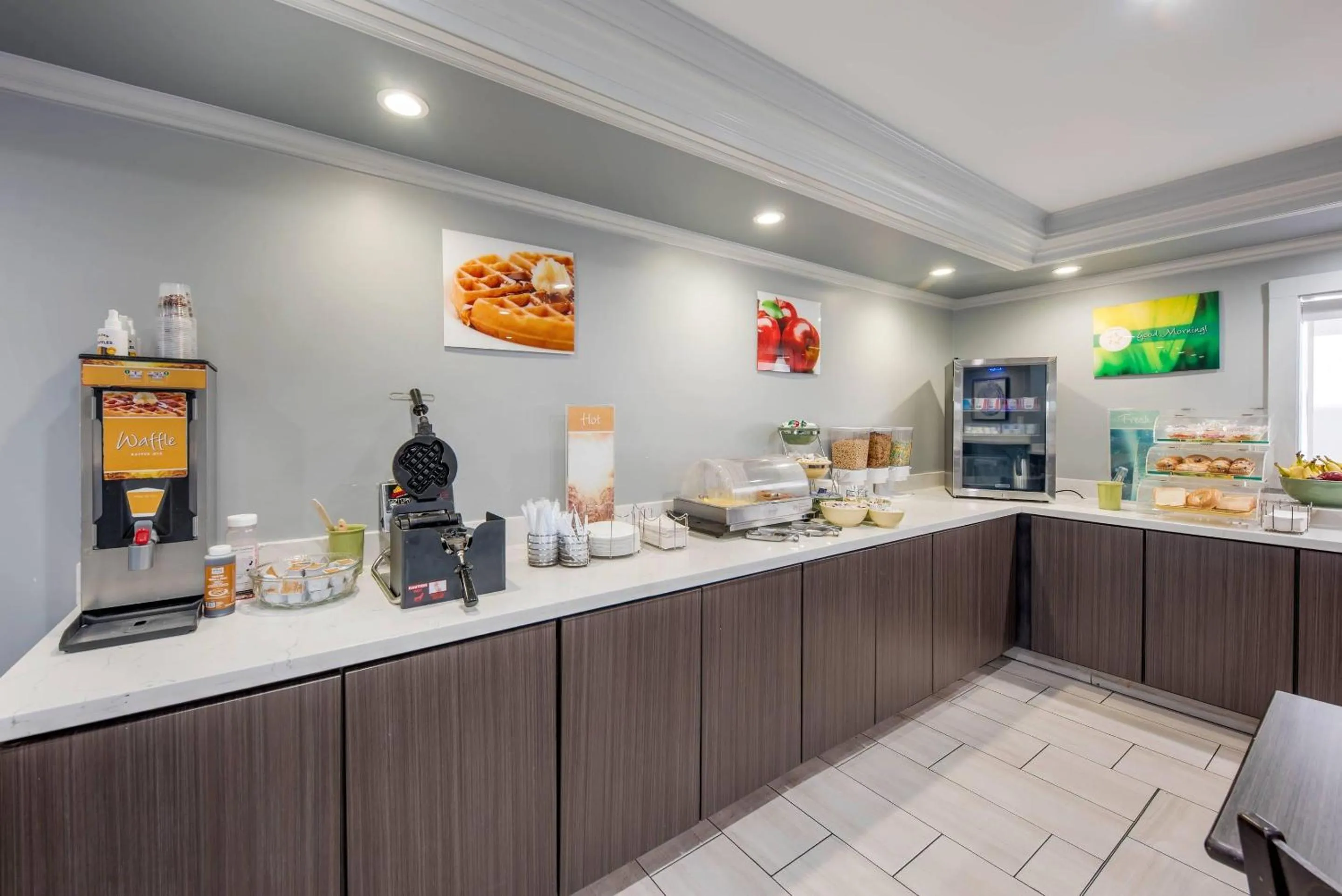 Breakfast in Quality Inn Near Lake Marble Falls