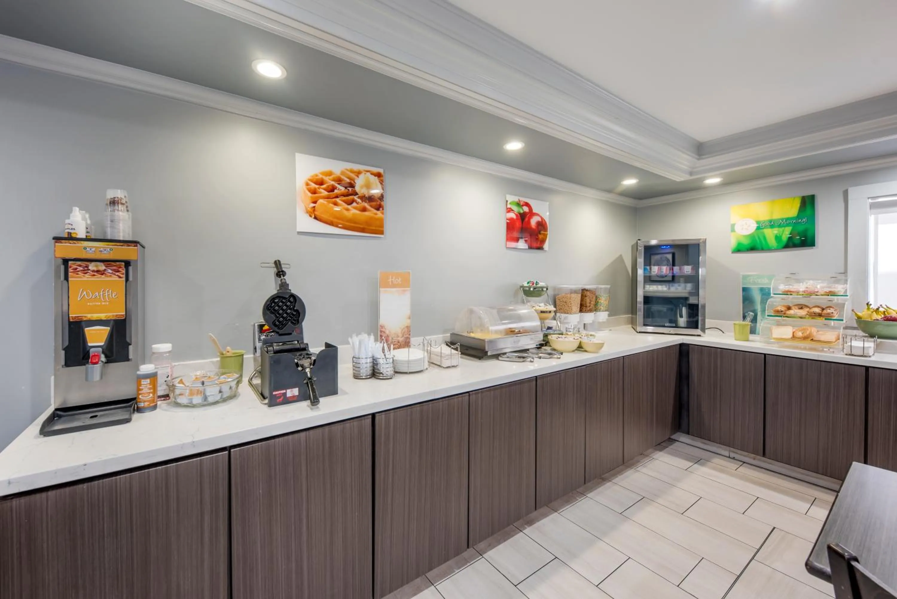 Breakfast in Quality Inn Near Lake Marble Falls