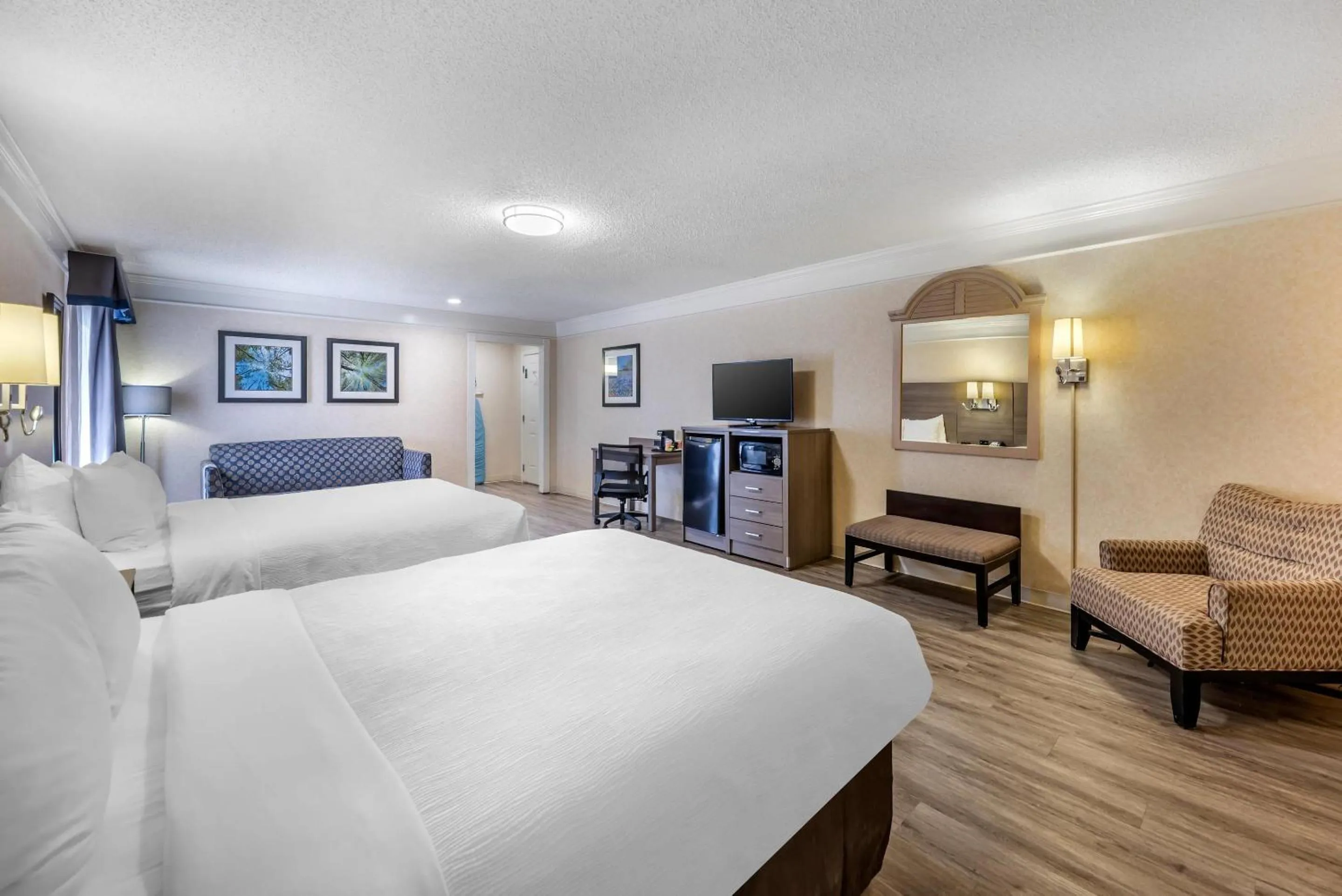 Bedroom, Bed in Quality Inn Near Lake Marble Falls