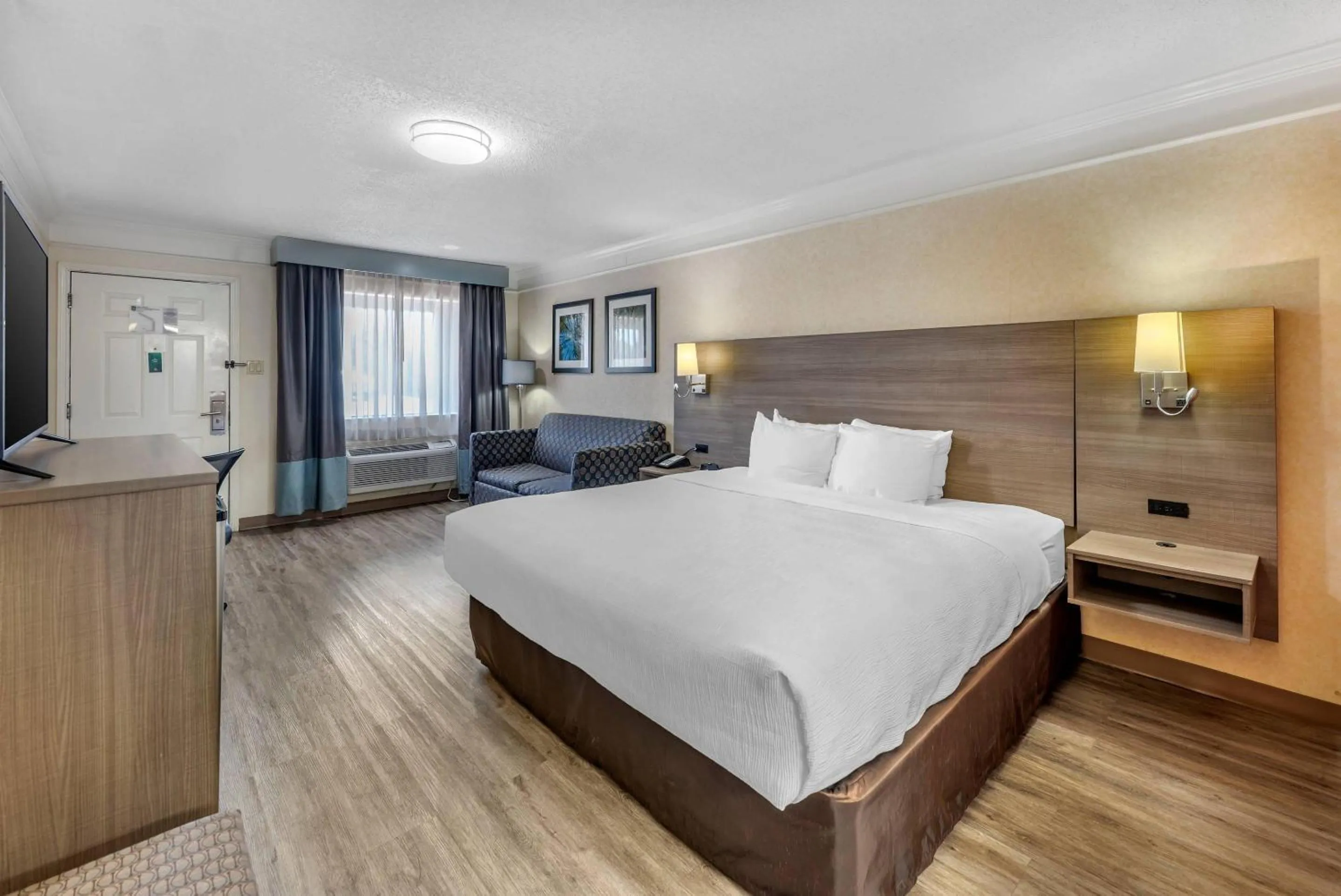 Bedroom, Bed in Quality Inn Near Lake Marble Falls