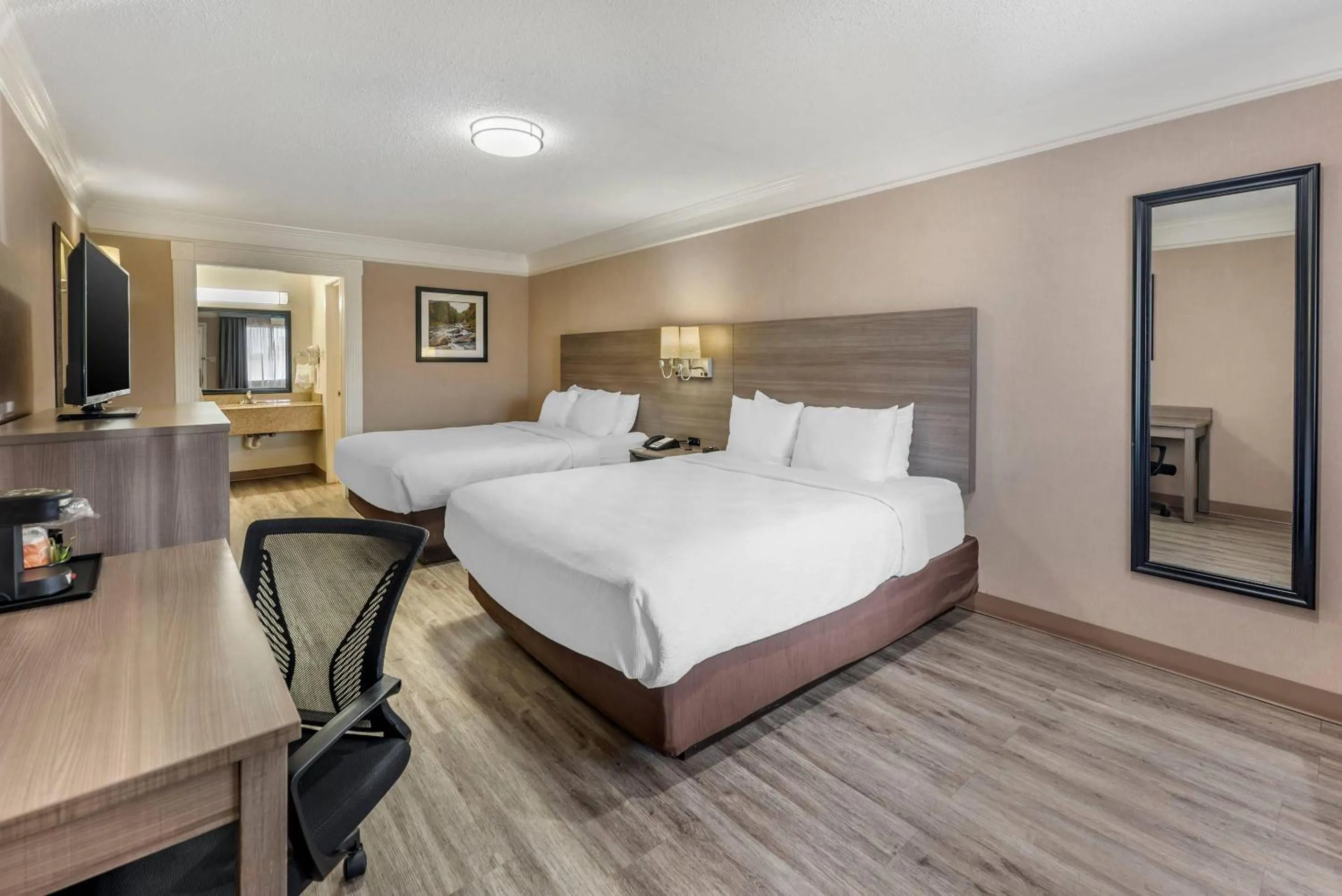 Bedroom, Bed in Quality Inn Near Lake Marble Falls