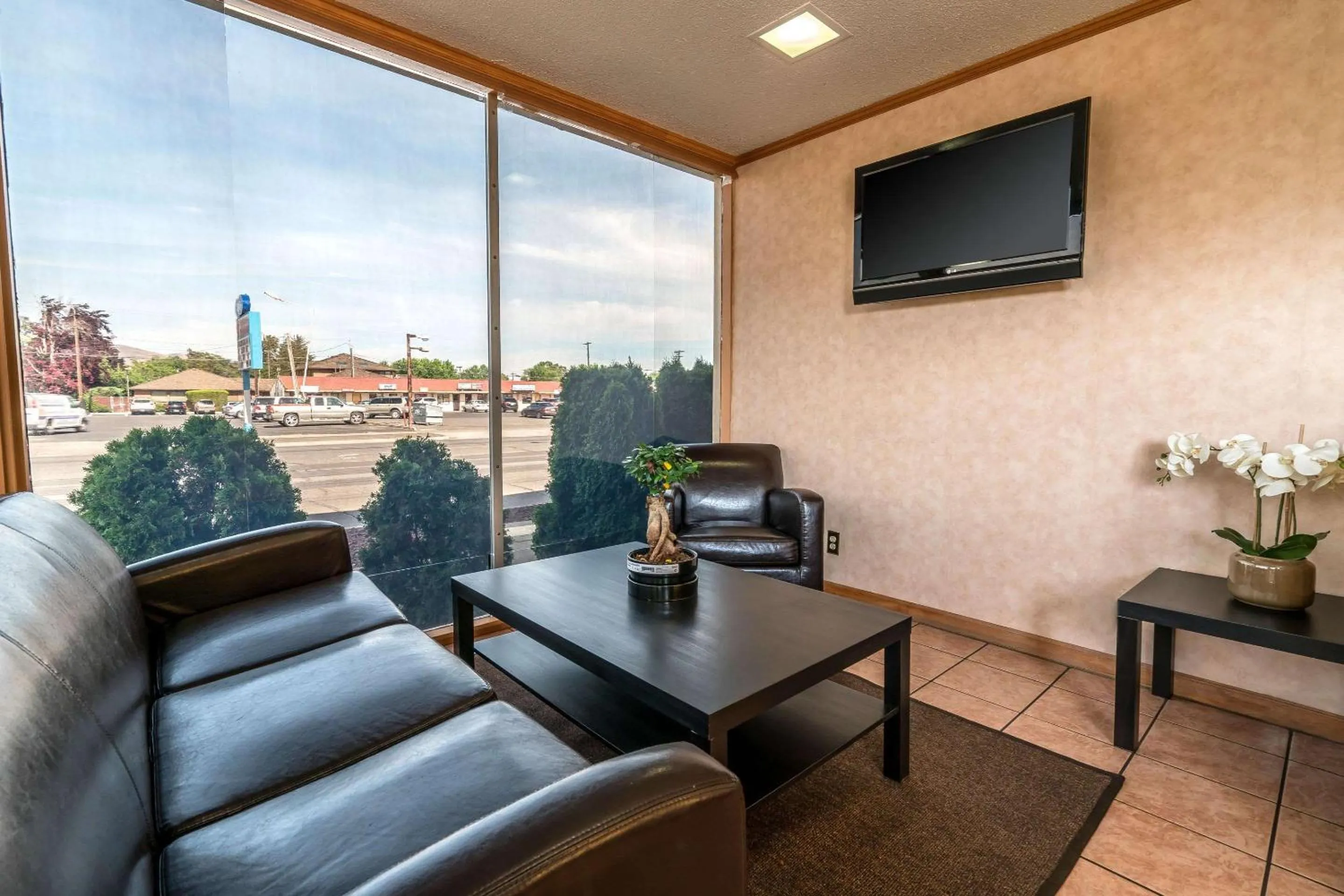 Lobby or reception in Holiday Lodge Yakima