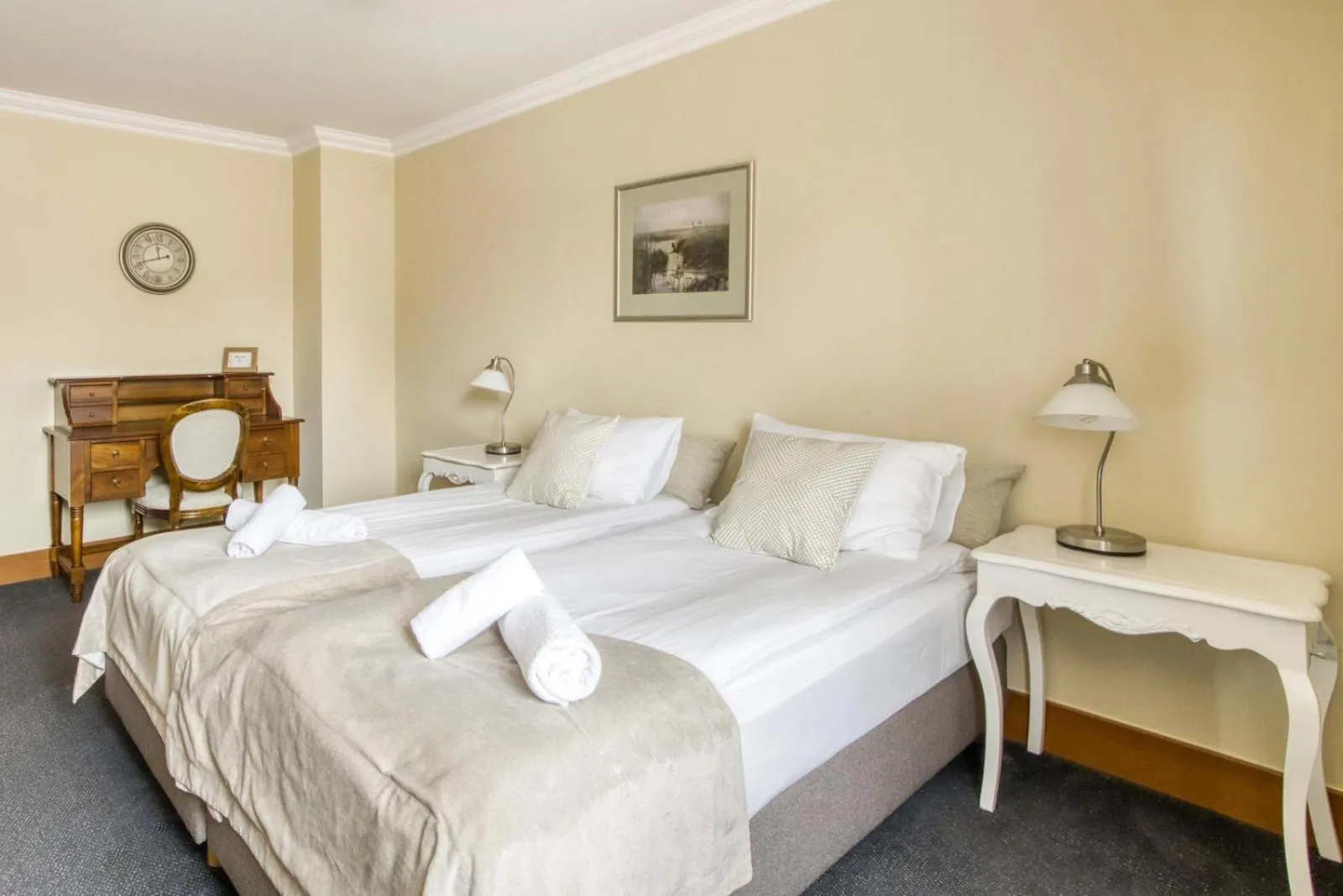 Bed in American House Baletowa