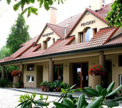 Facade/entrance in American House Baletowa