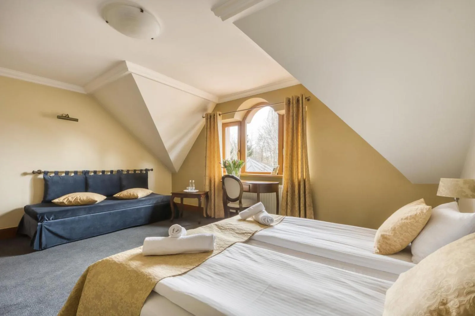 Photo of the whole room, Bed in American House Baletowa