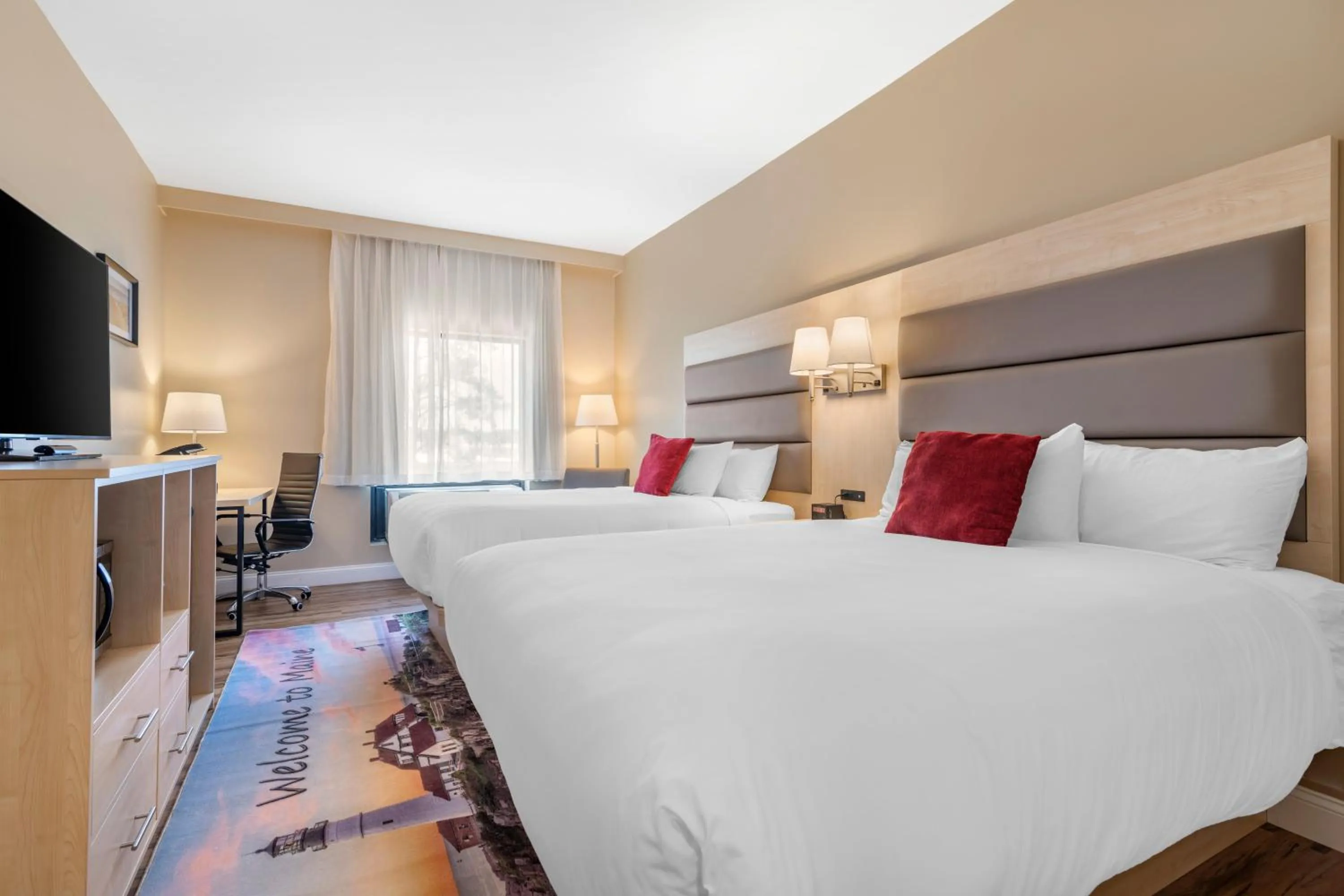 Photo of the whole room, Bed in Casco Bay Hotel Portland Airport - Maine Mall, an Ascend Collection Hotel