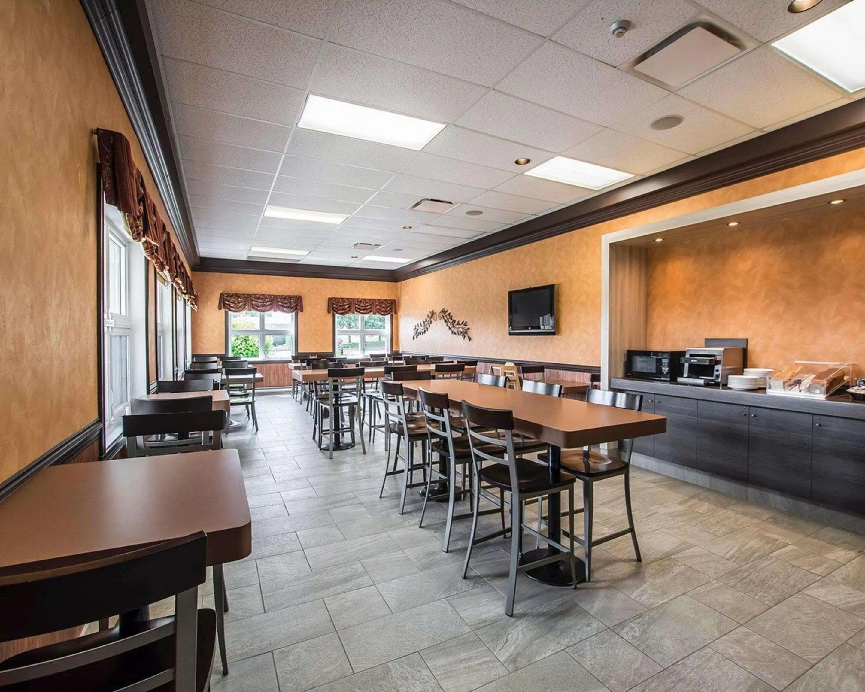 Restaurant/places to eat in Econo Lodge Inn & Suites