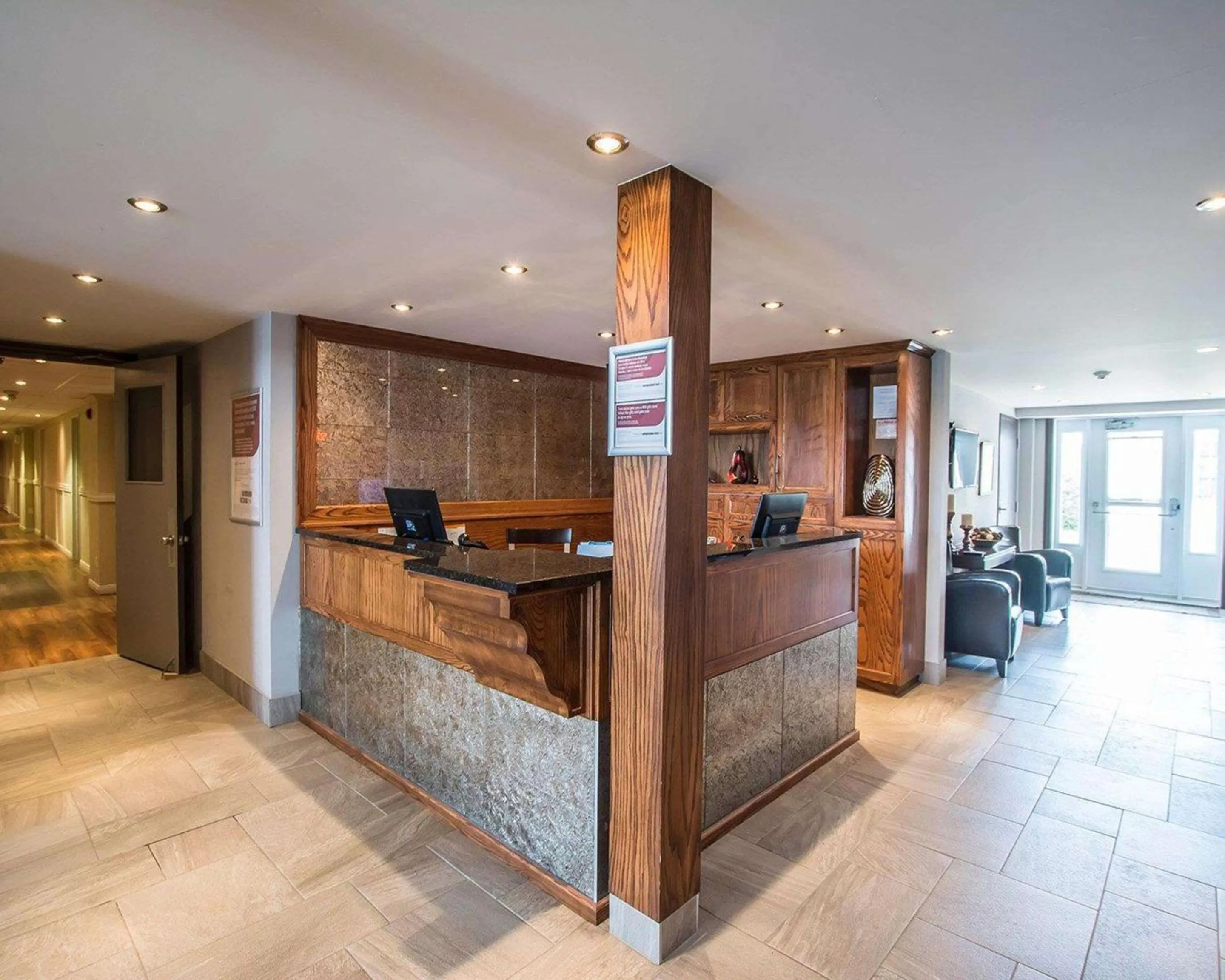 Lobby or reception in Econo Lodge Inn & Suites