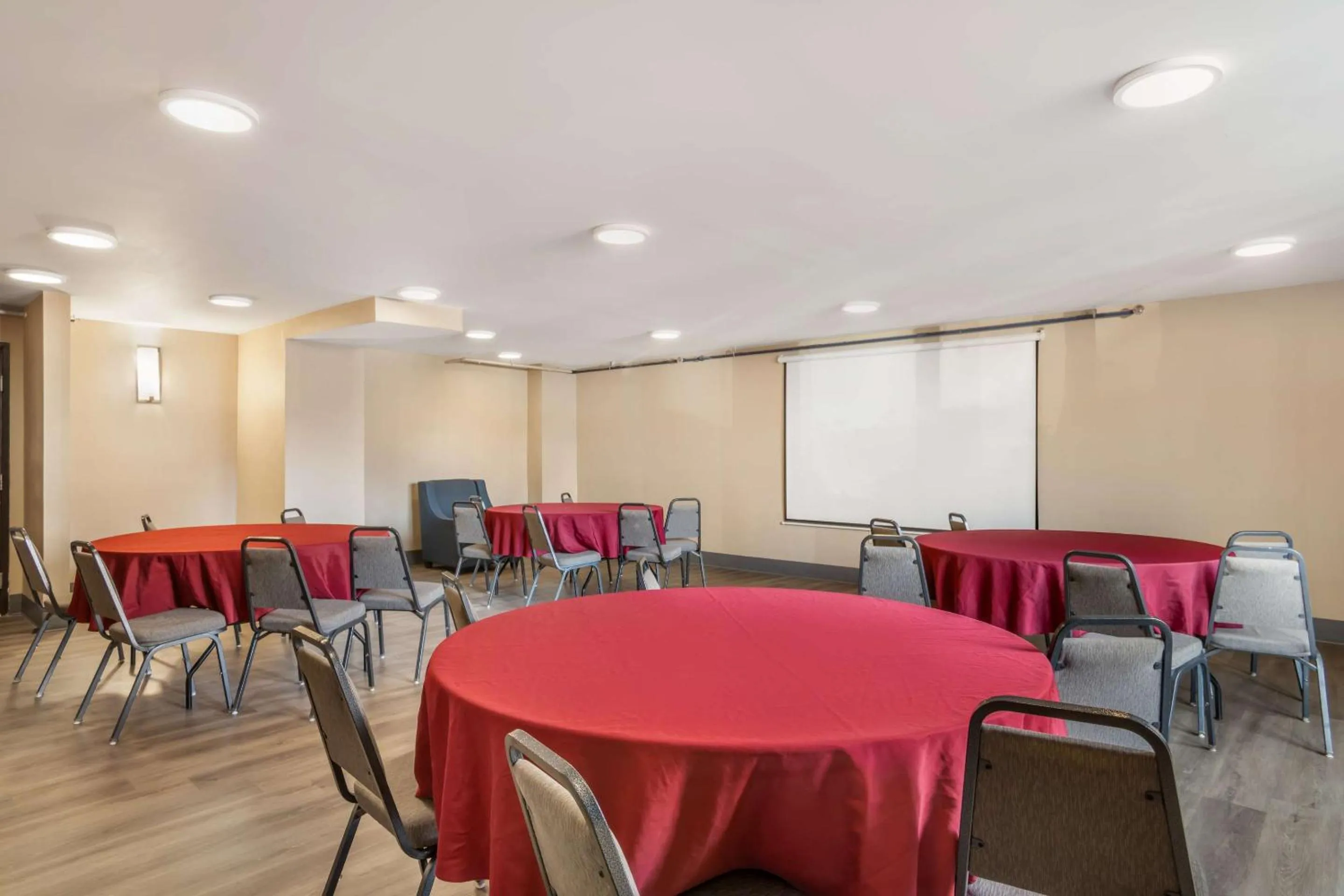 Meeting/conference room in Comfort Inn Charlotte Airport Uptown