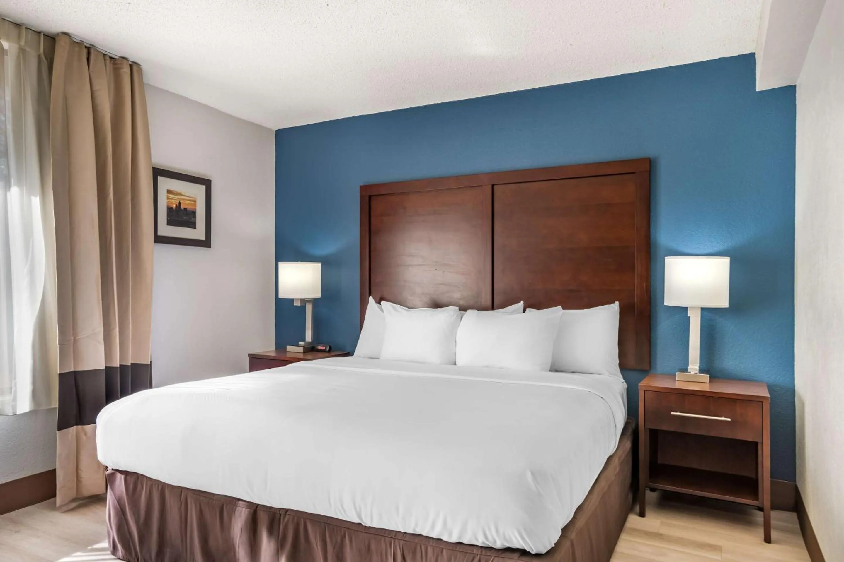 Bedroom, Bed in Comfort Inn Charlotte Airport Uptown