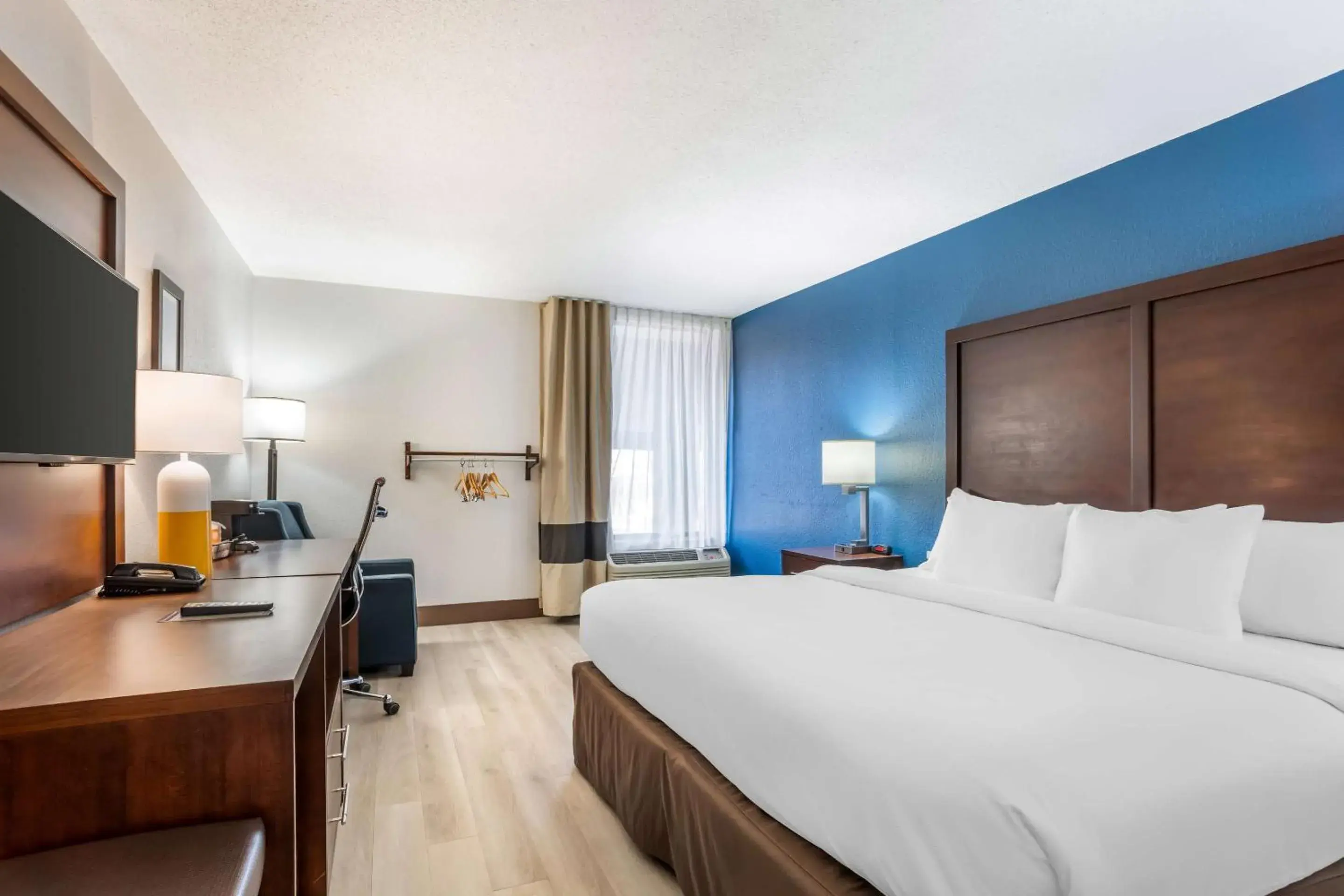 King Room - Accessible/Non-Smoking in Comfort Inn Charlotte Airport Uptown King Room - Accessible/Non-Smoking in Comfort Inn Charlotte Airport Uptown