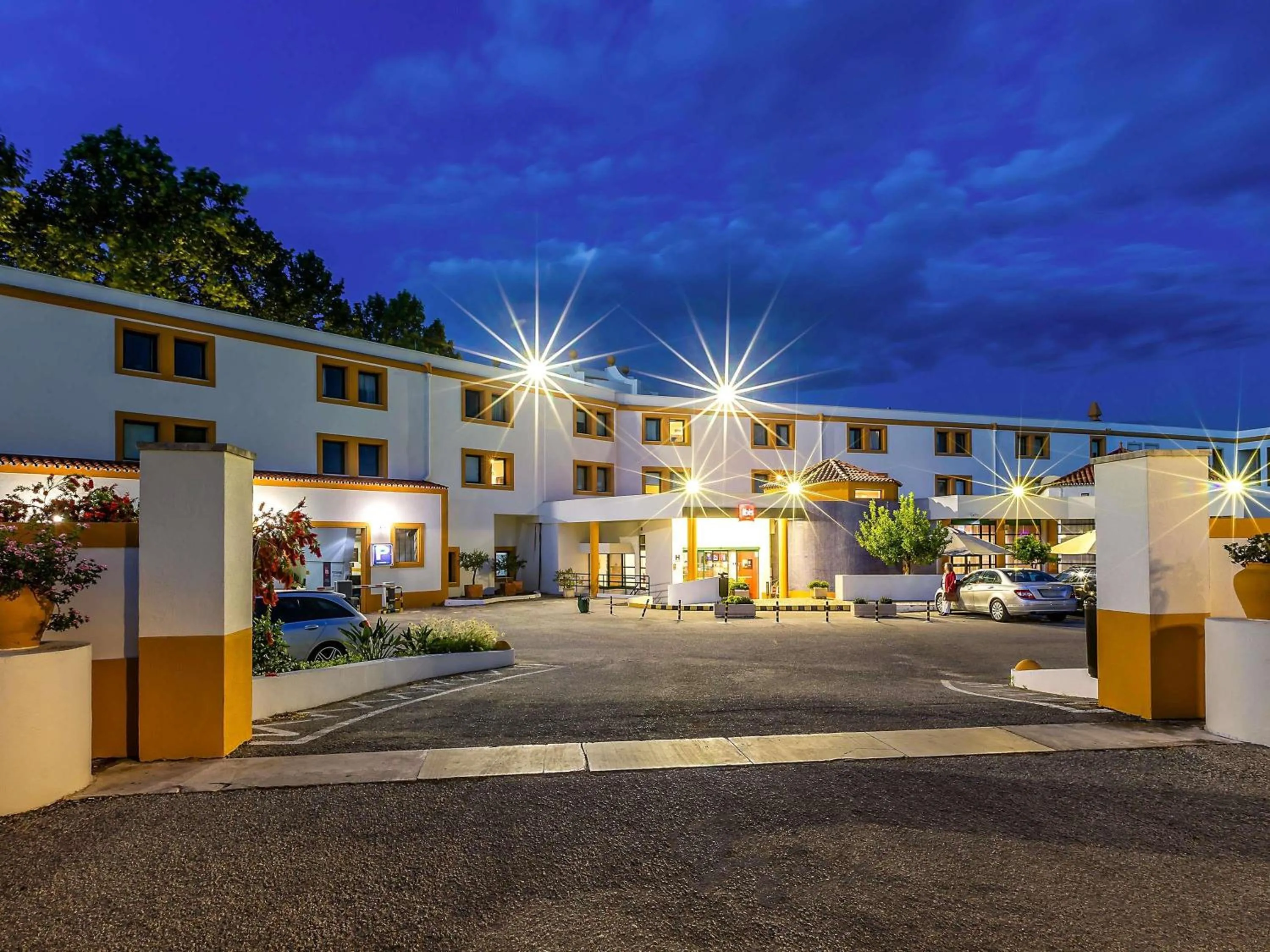 Property building in Hotel ibis Evora