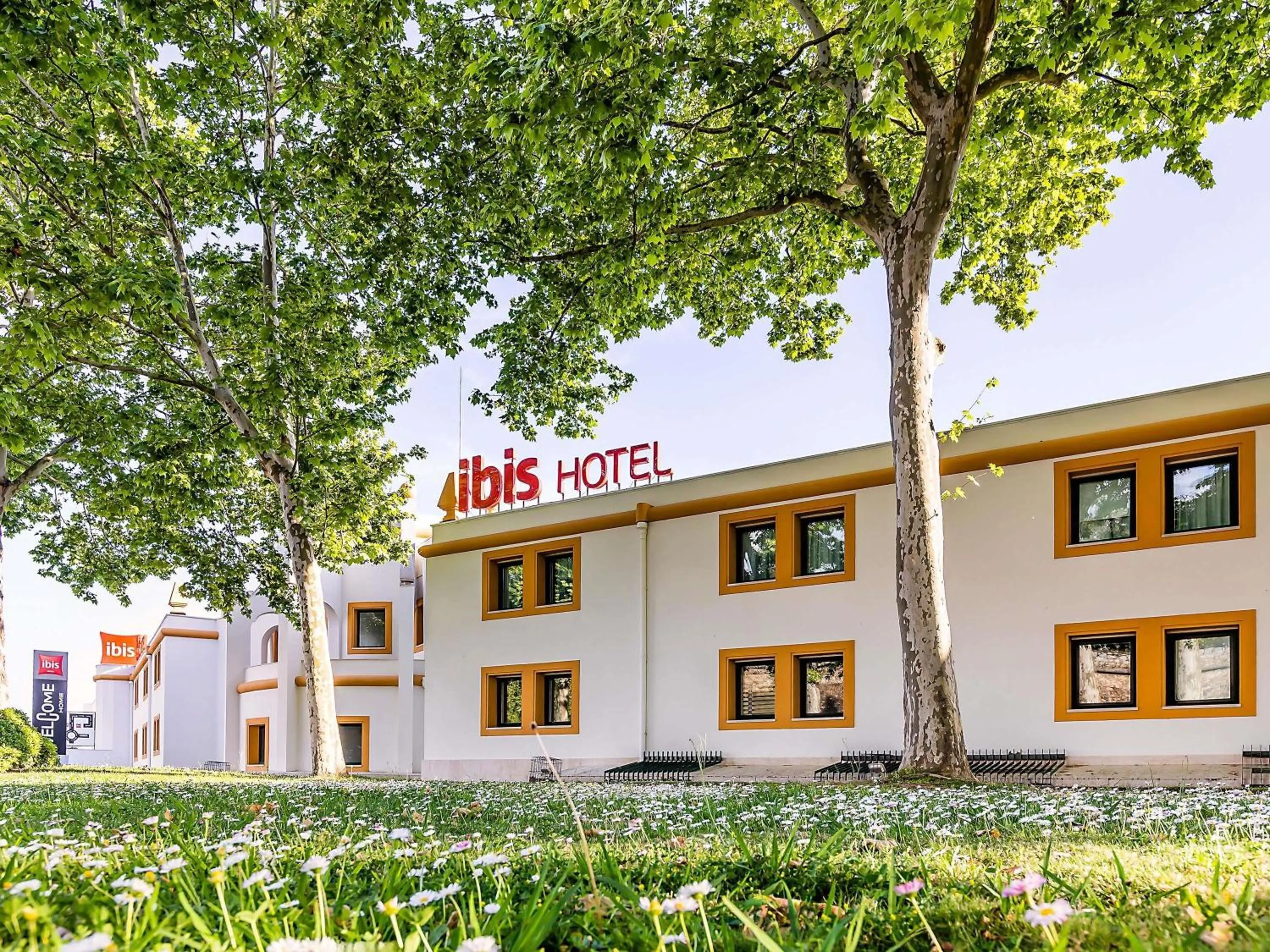 Property building in Hotel ibis Evora