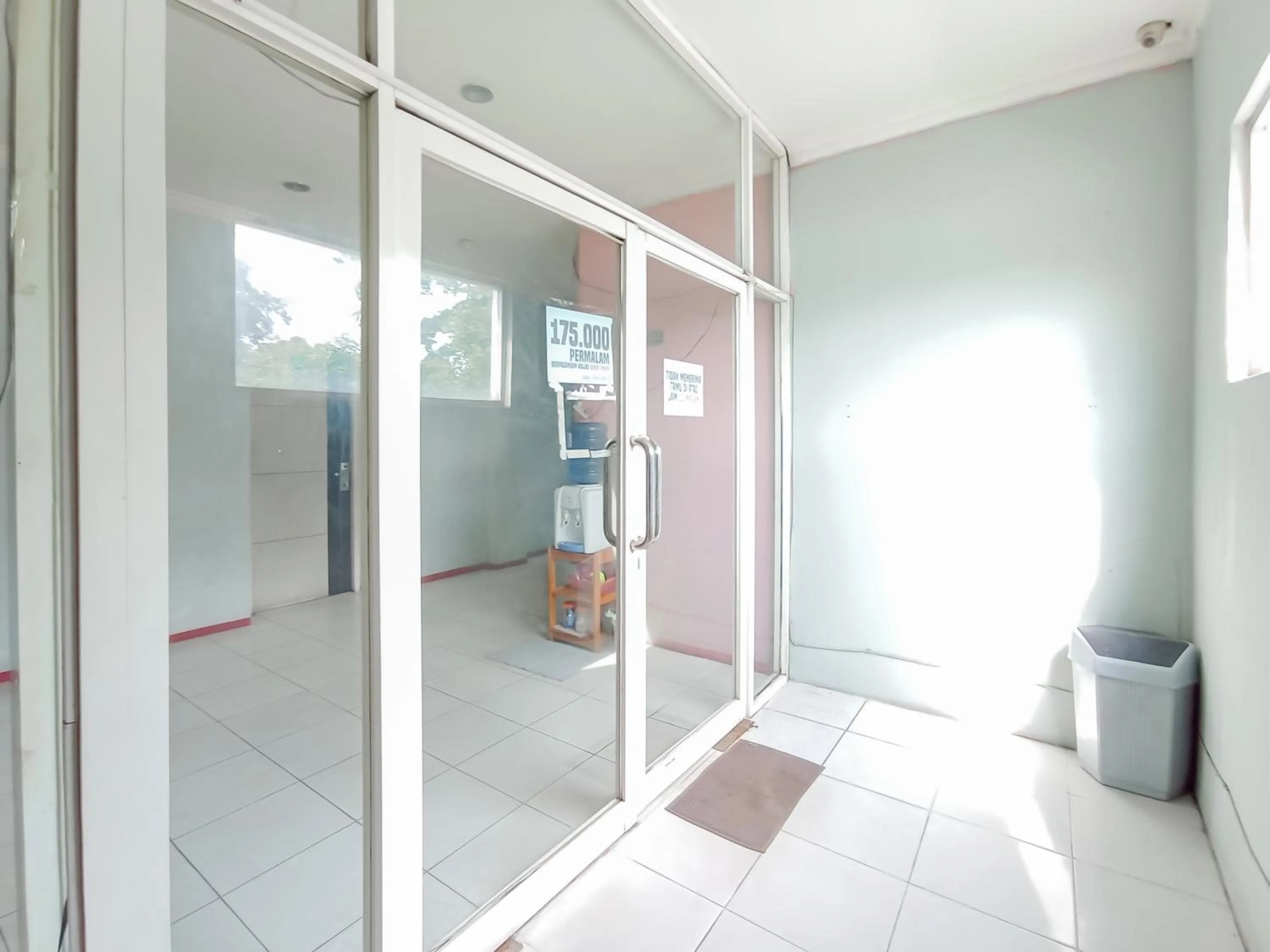 Facade/entrance in RedDoorz Syariah near Q-Mall Banjarbaru