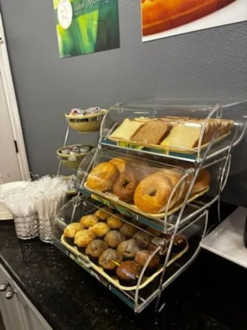 Breakfast in Quality Inn & Suites Tulare