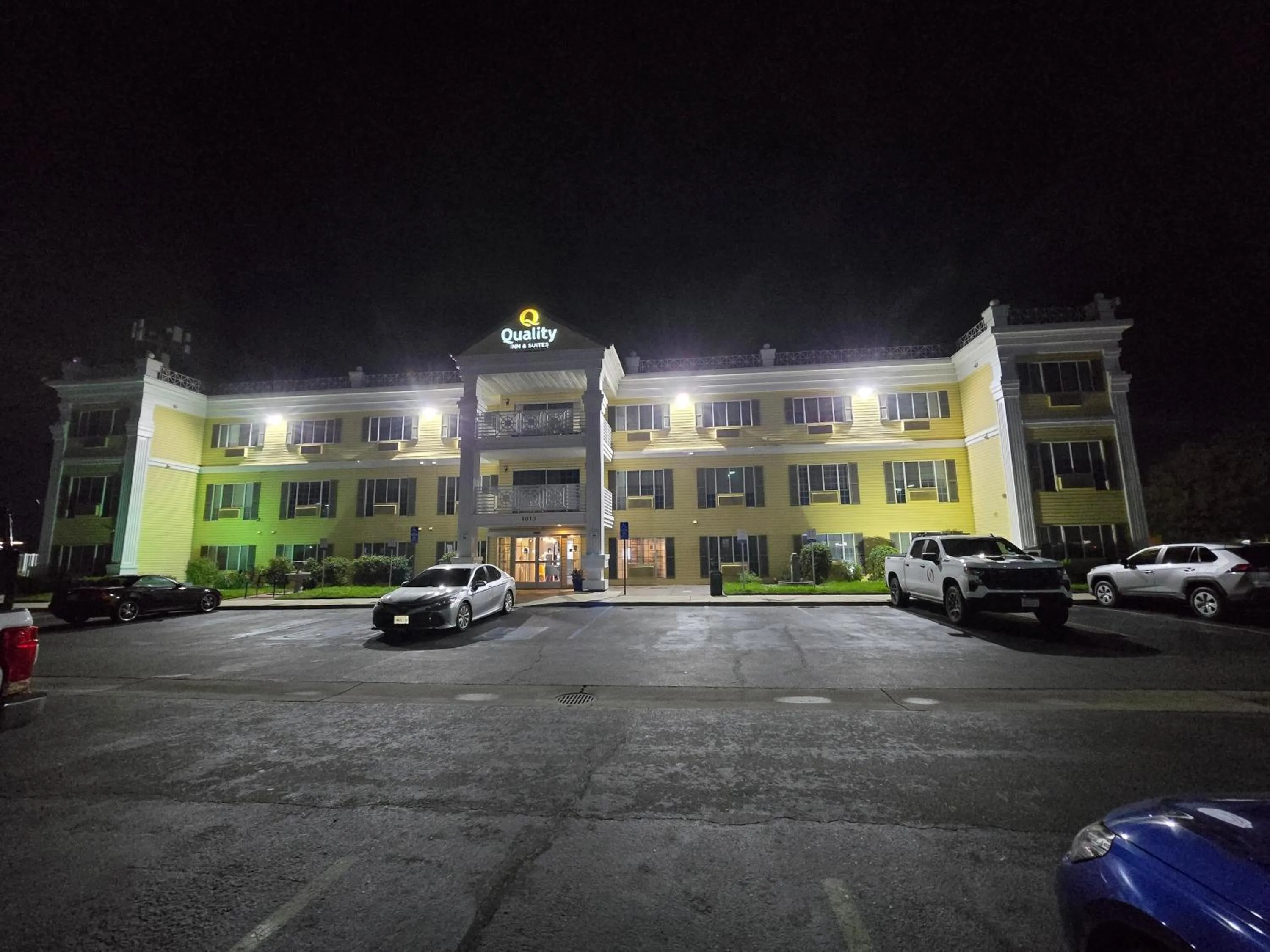 Property building in Quality Inn & Suites Tulare