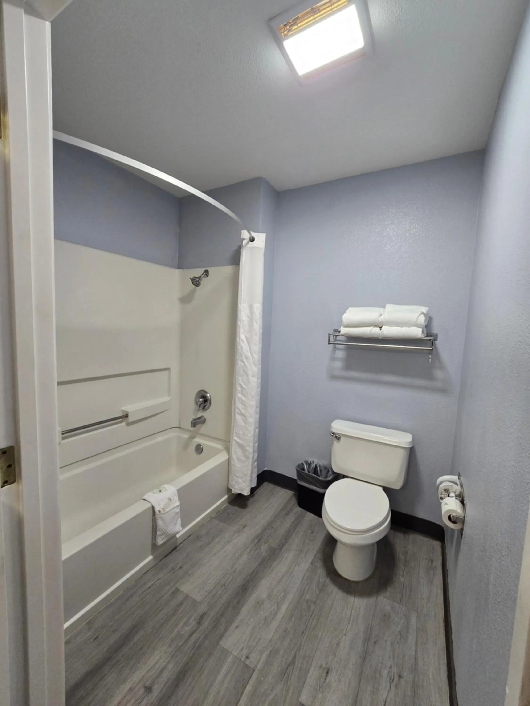 Shower in Quality Inn & Suites Tulare