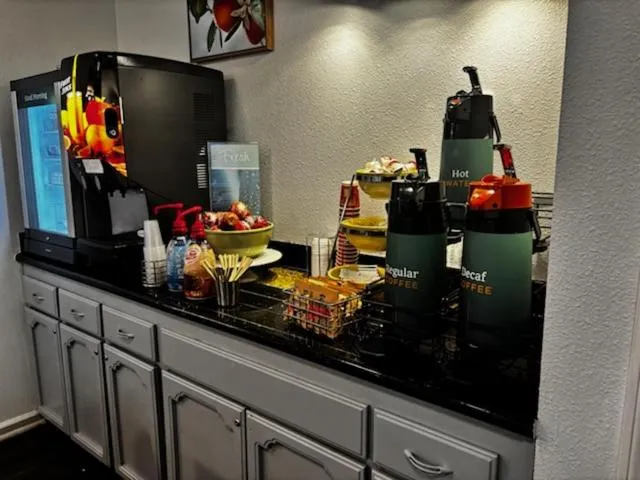 Breakfast in Quality Inn & Suites Tulare