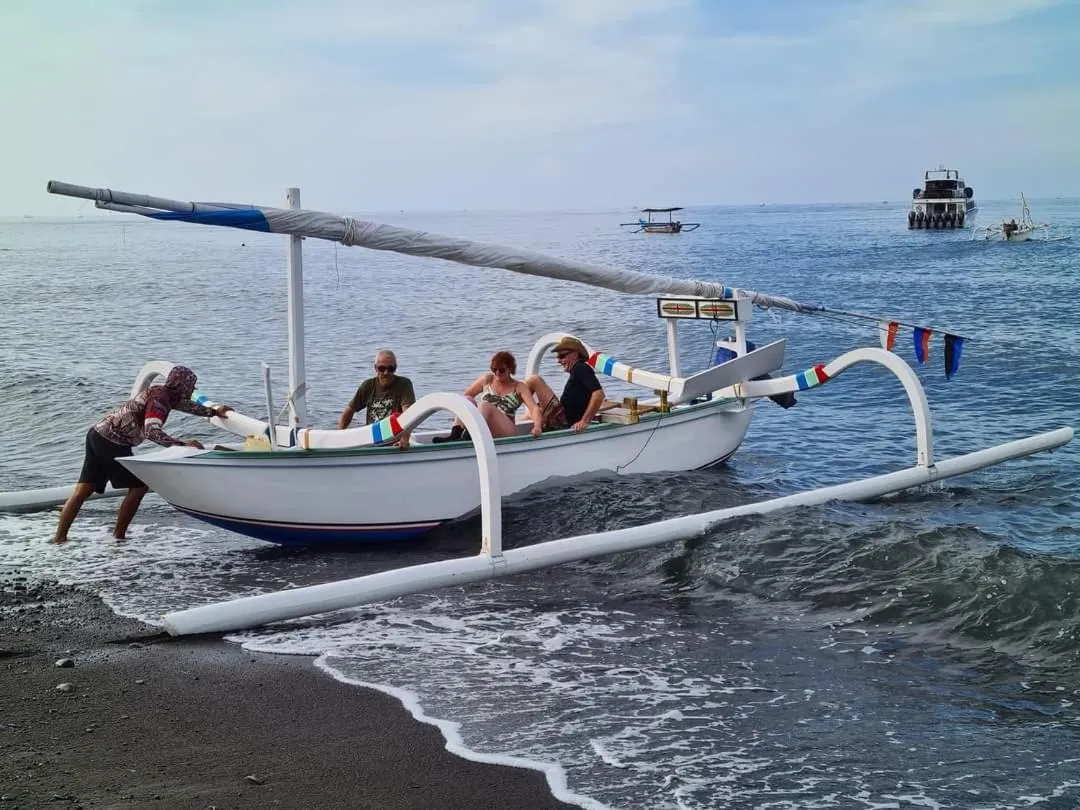 COCONUT BEACH BUNGALOWs & WARUNG 2