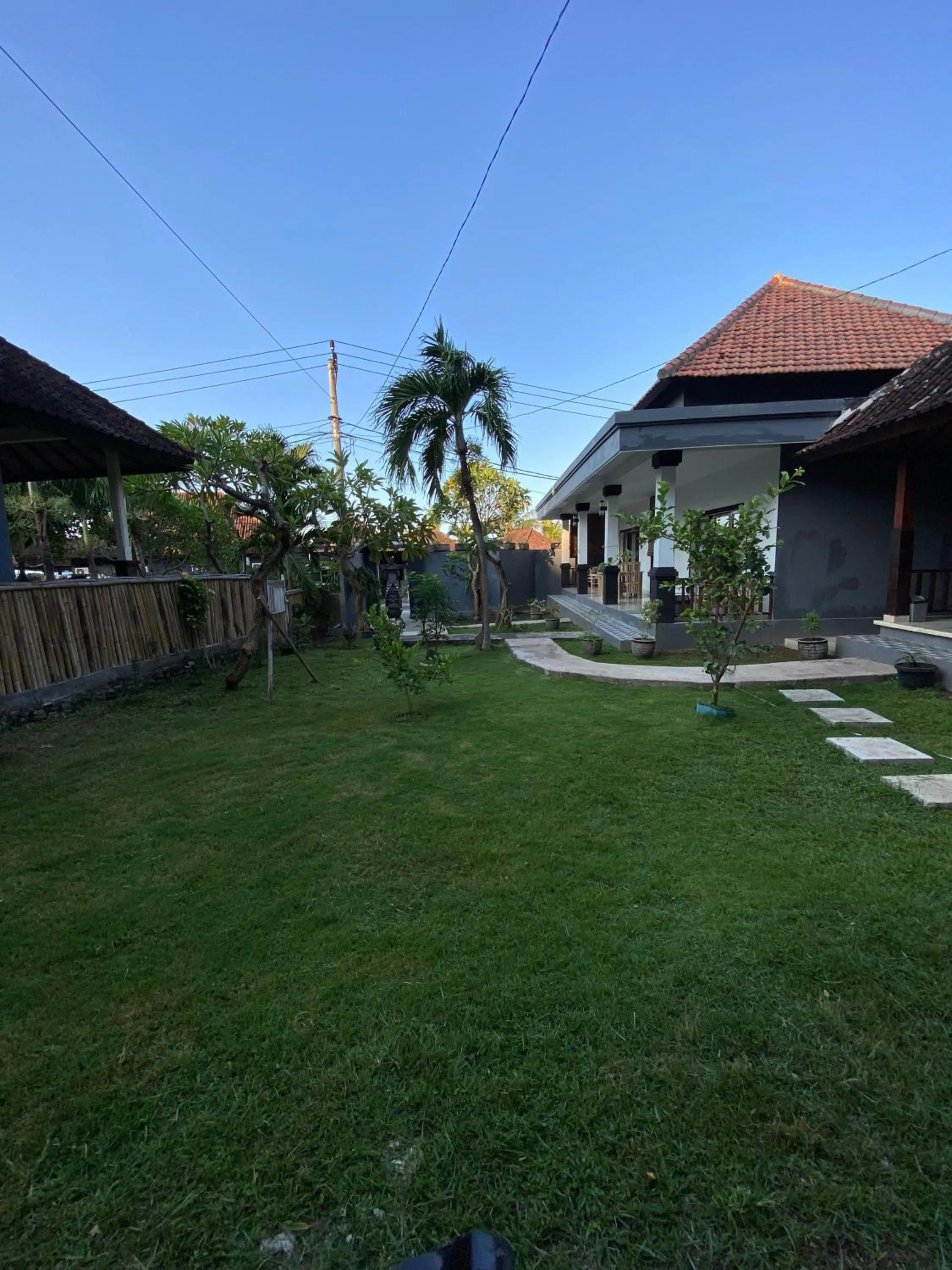 COCONUT BEACH BUNGALOWs & WARUNG 2