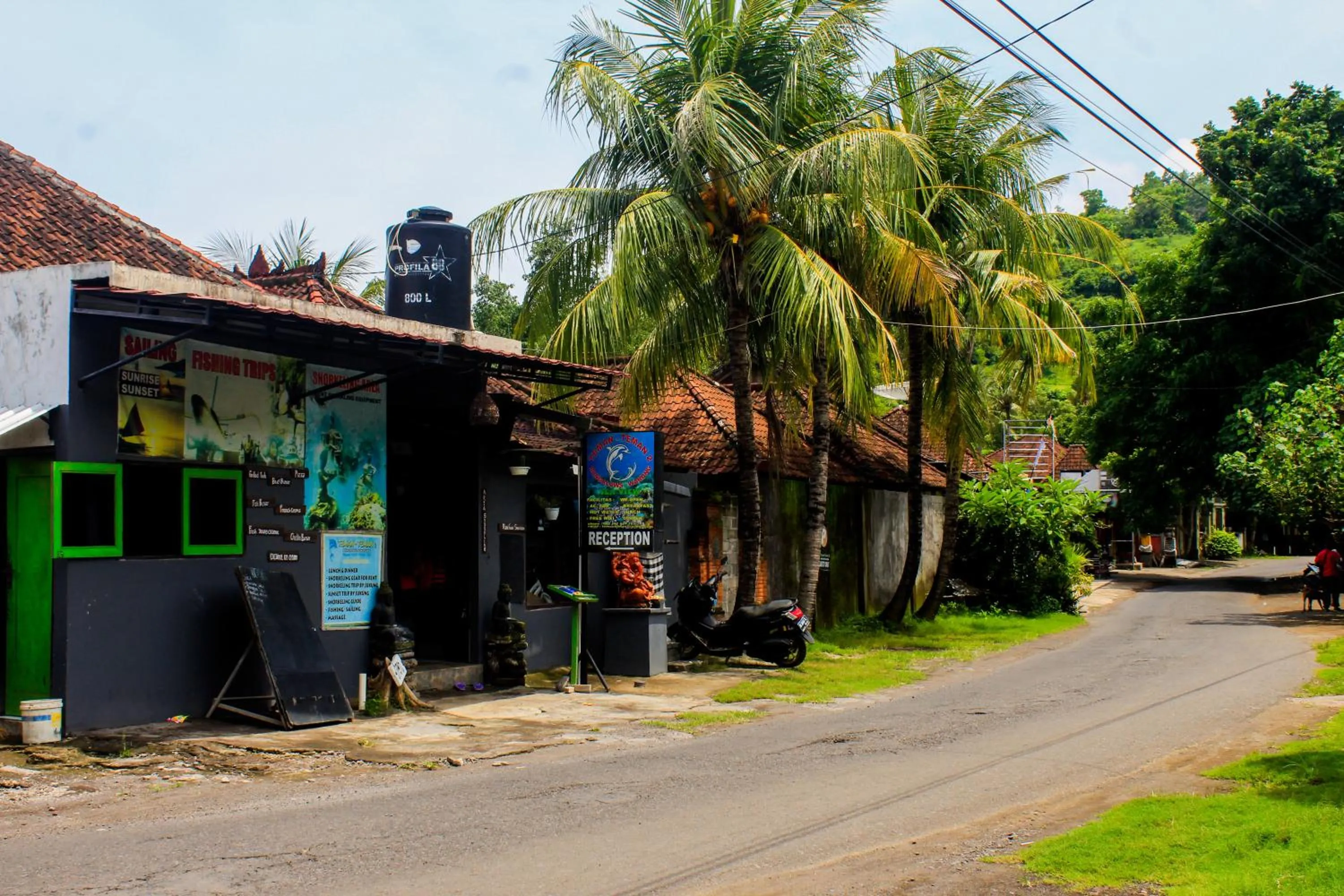 COCONUT BEACH BUNGALOWs & WARUNG 2