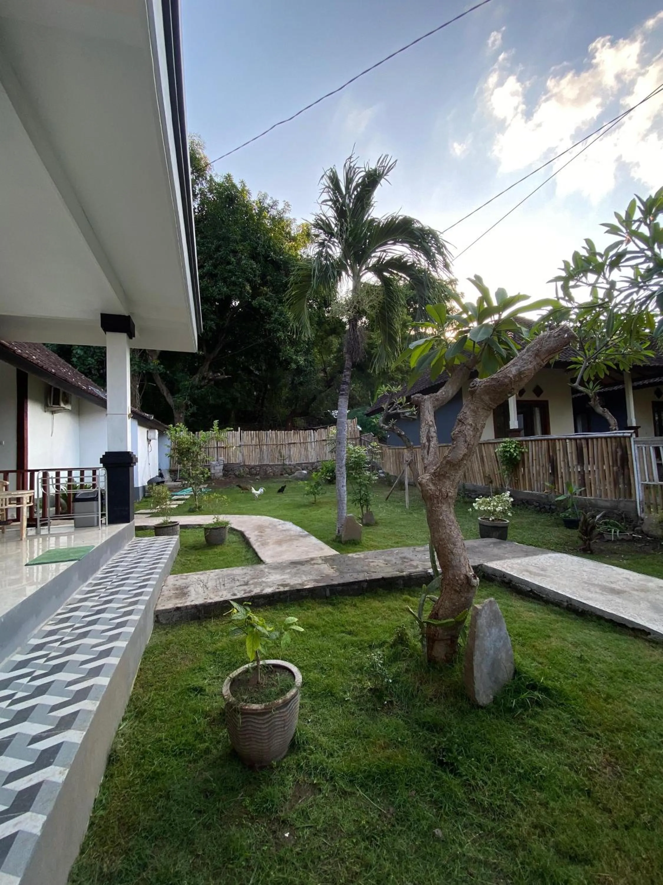 COCONUT BEACH BUNGALOWs & WARUNG 2