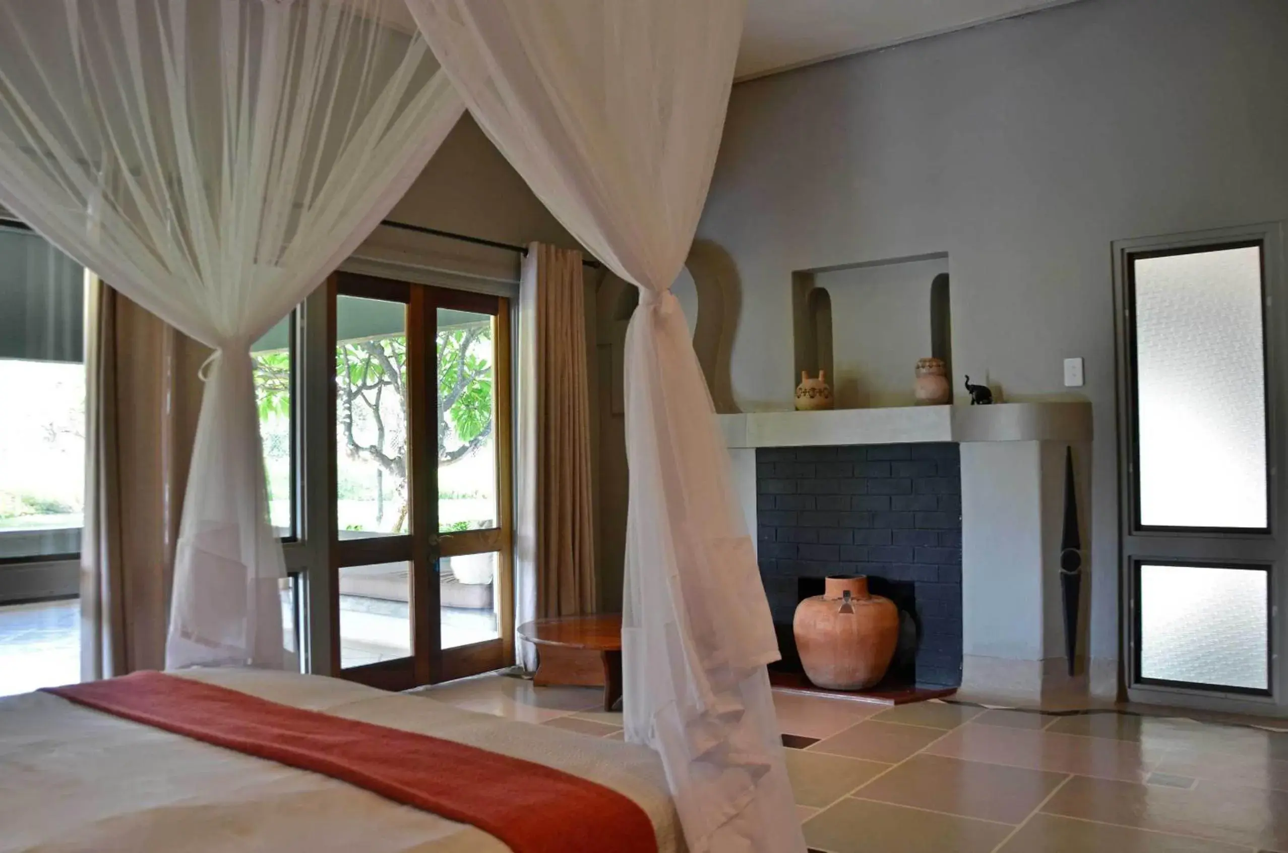 Family Room - single occupancy in Tingala Lodge - Bed in the Bush Family Room - single occupancy in Tingala Lodge - Bed in the Bush