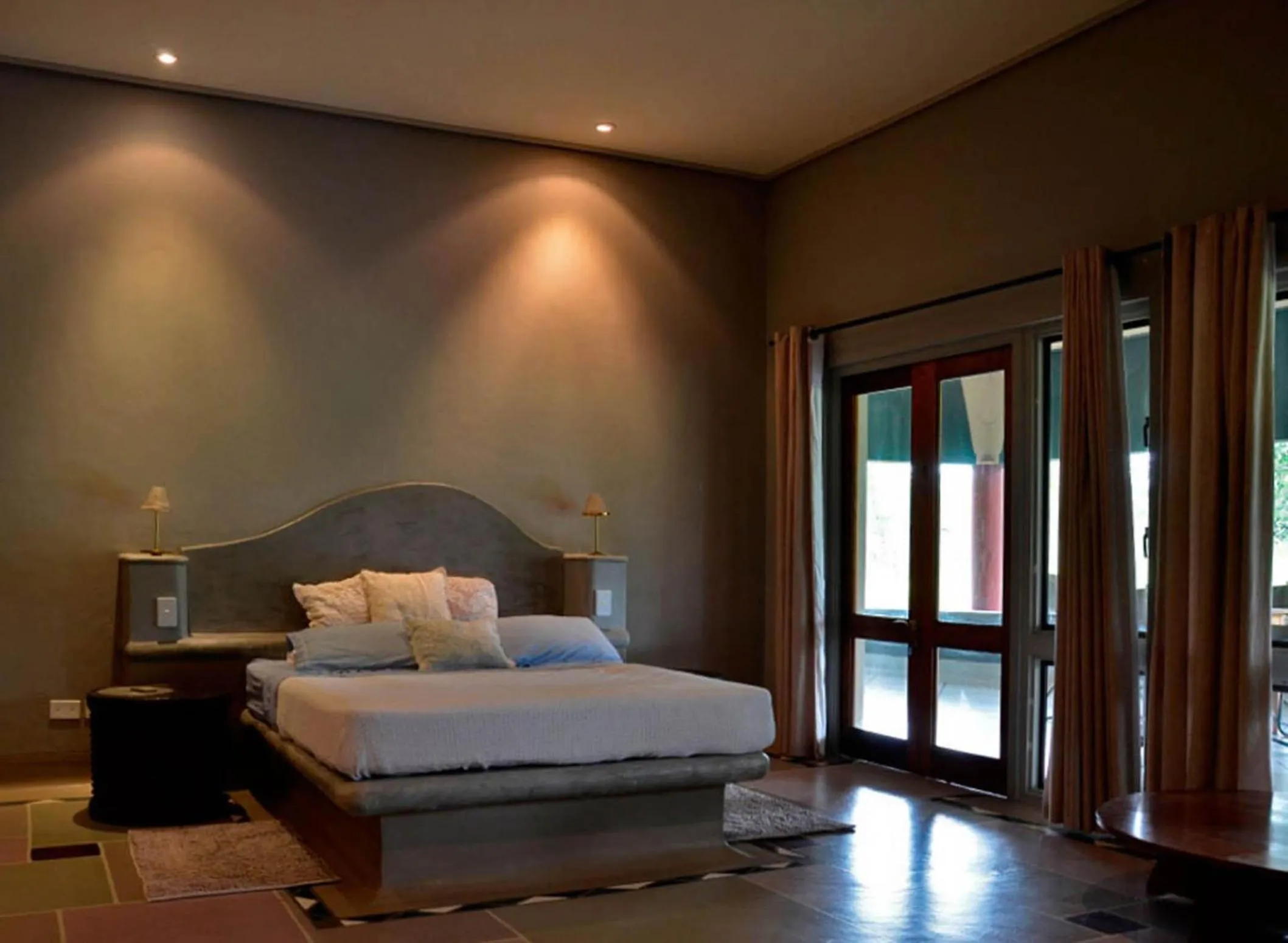 Bed in Tingala Lodge - Bed in the Bush