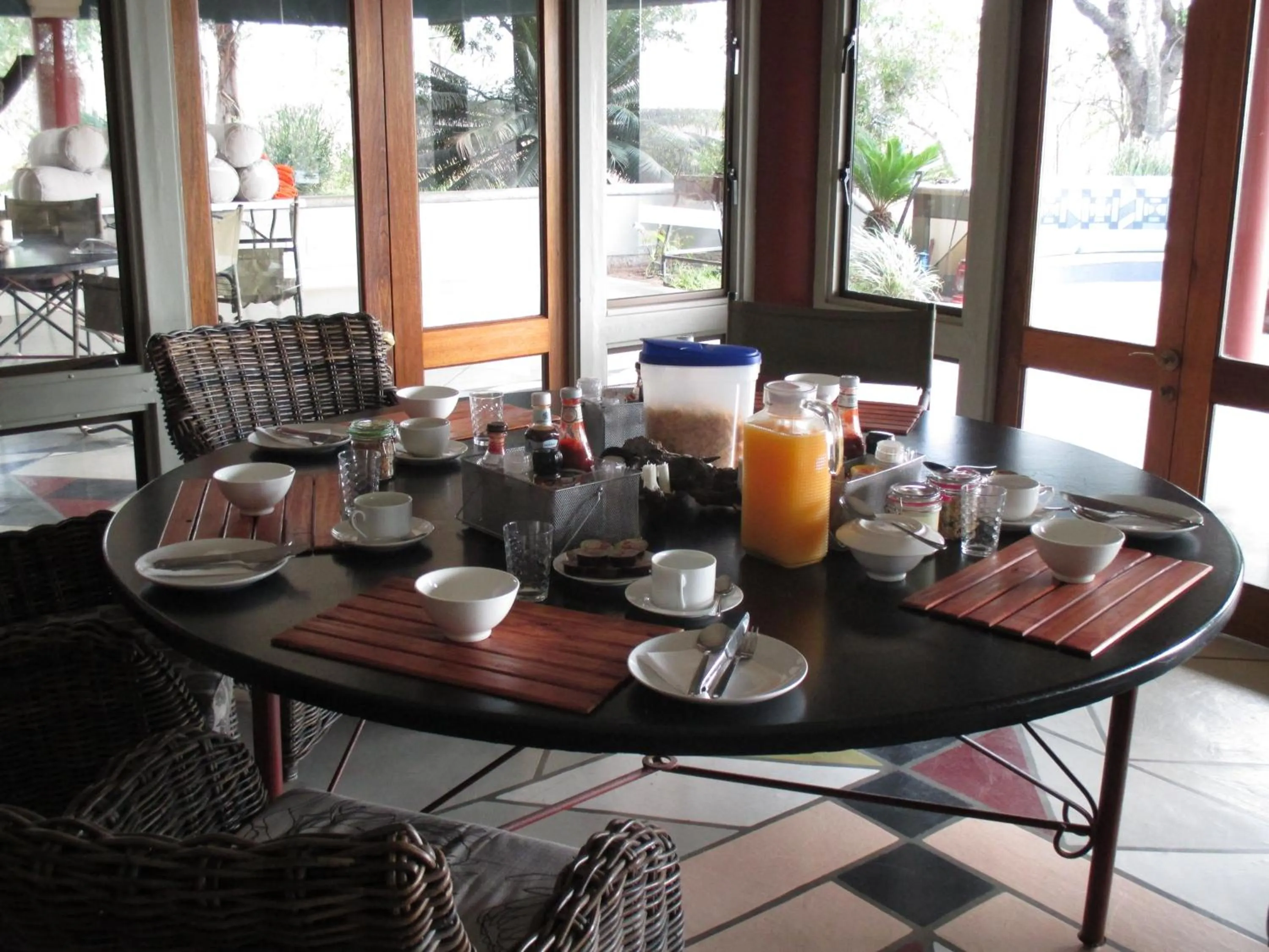 Food and drinks in Tingala Lodge - Bed in the Bush