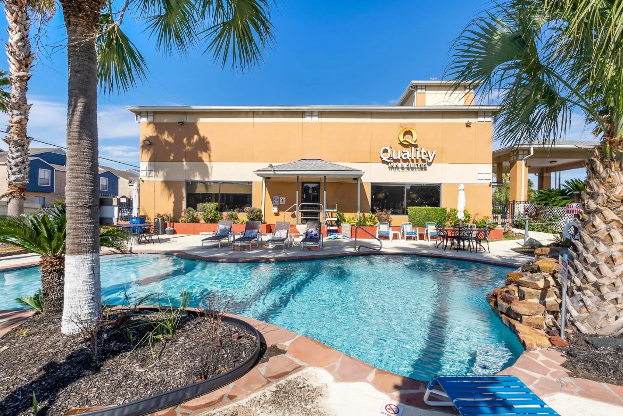 Property building in Quality Inn & Suites Seabrook- NASA- Kemah
