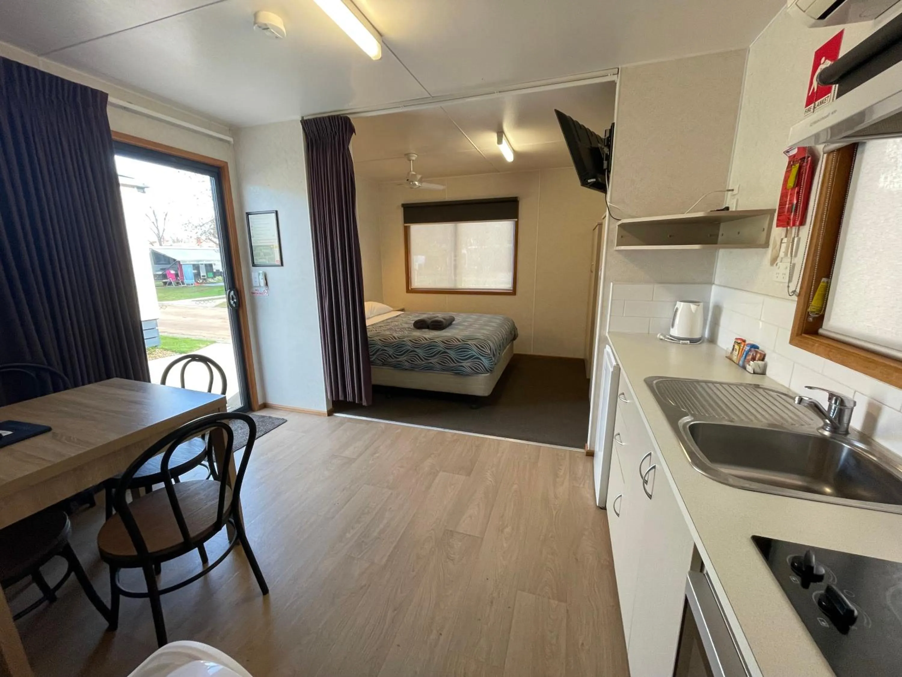 Living room in Acacia Caravan Park & Holiday Units